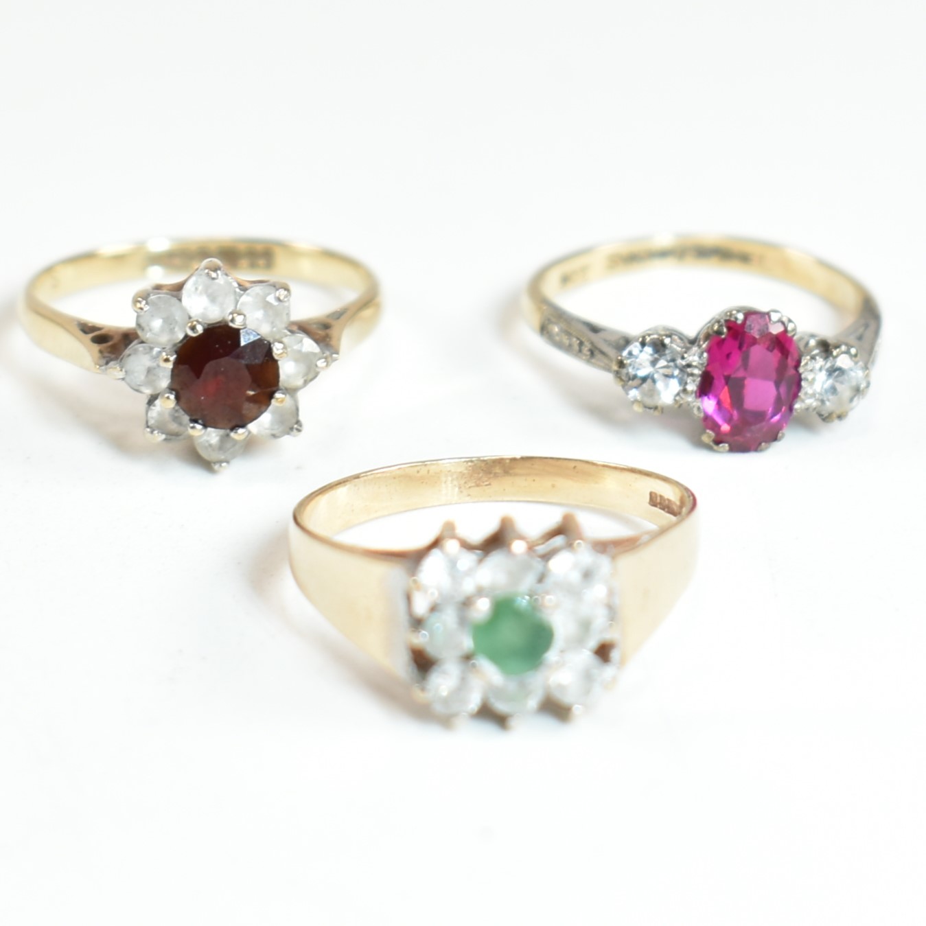 THREE 9CT GOLD & GEM SET RINGS - Bild 2 aus 11