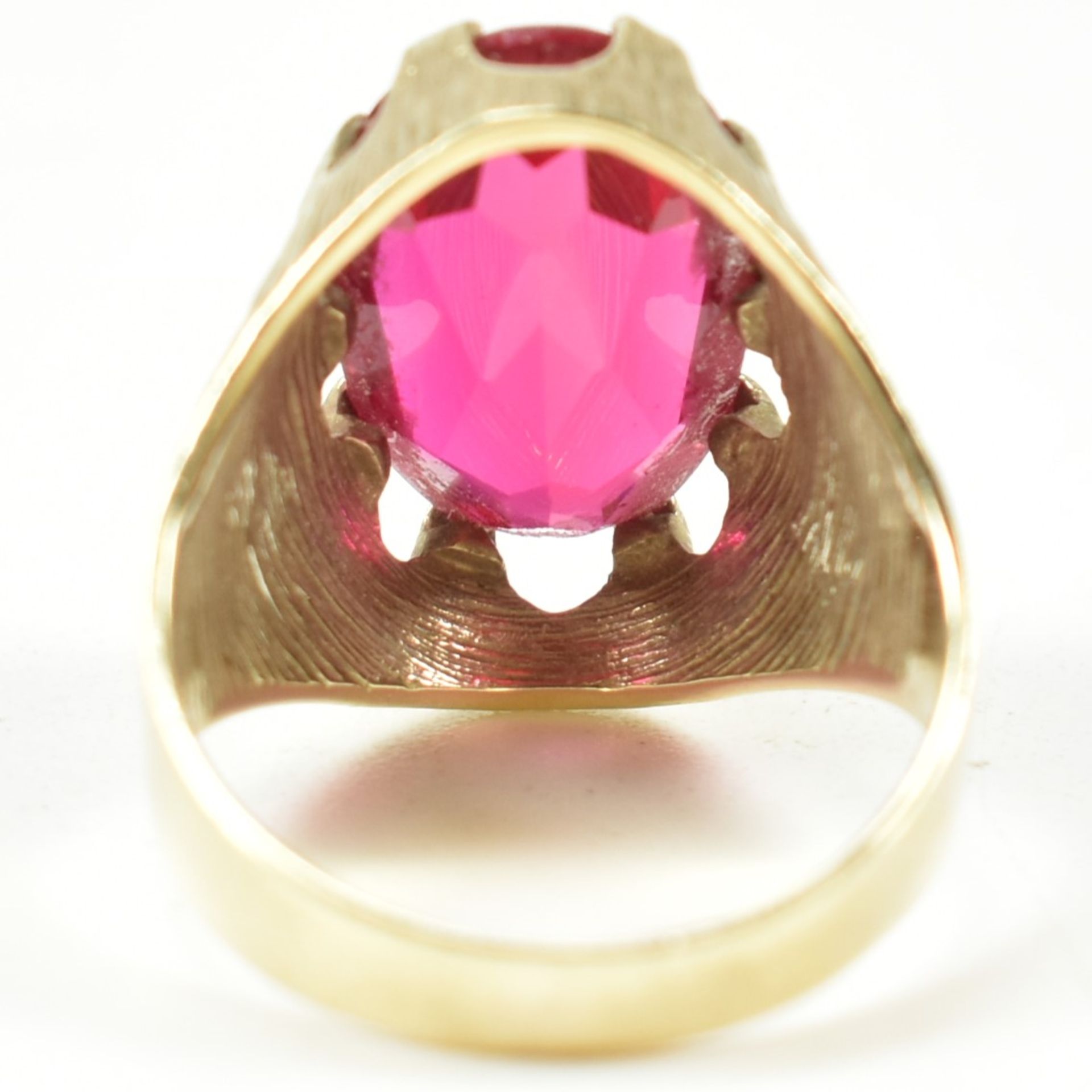 1970S 14CT GOLD SYNTHETIC RUBY RING - Bild 3 aus 7