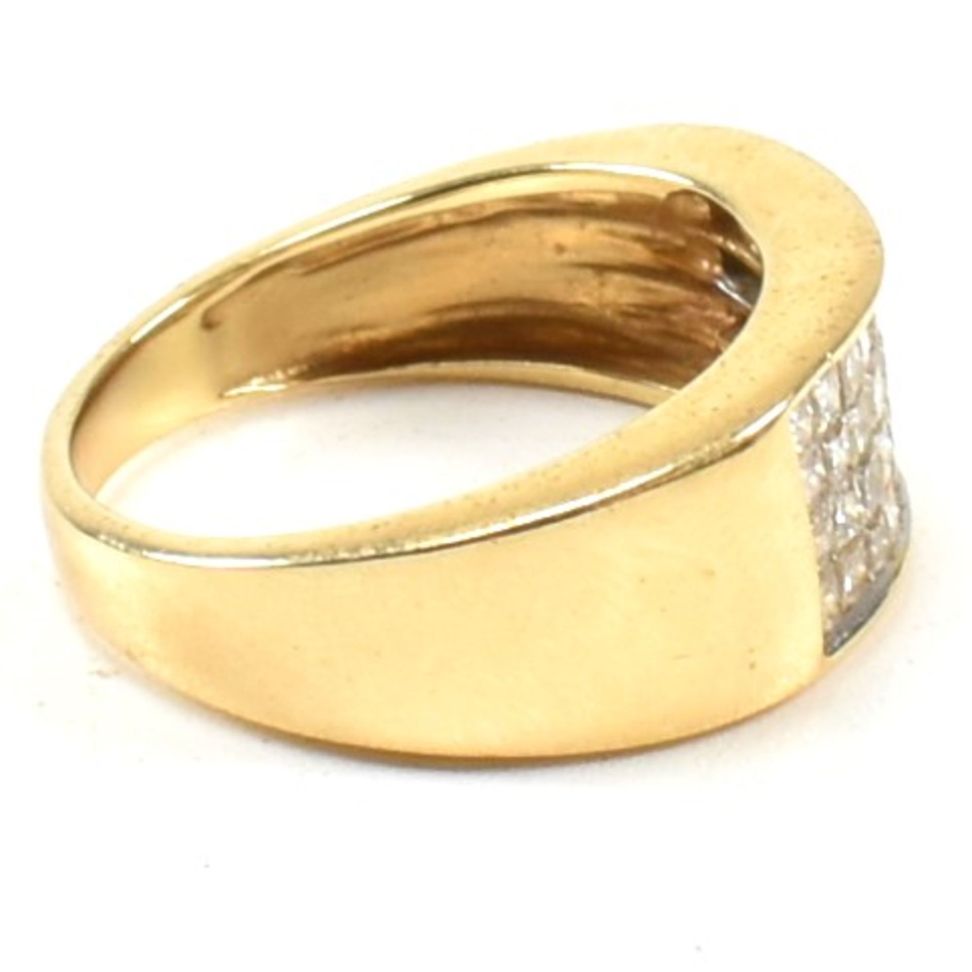 18CT GOLD & DIAMOND CLUSTER RING - Bild 4 aus 7