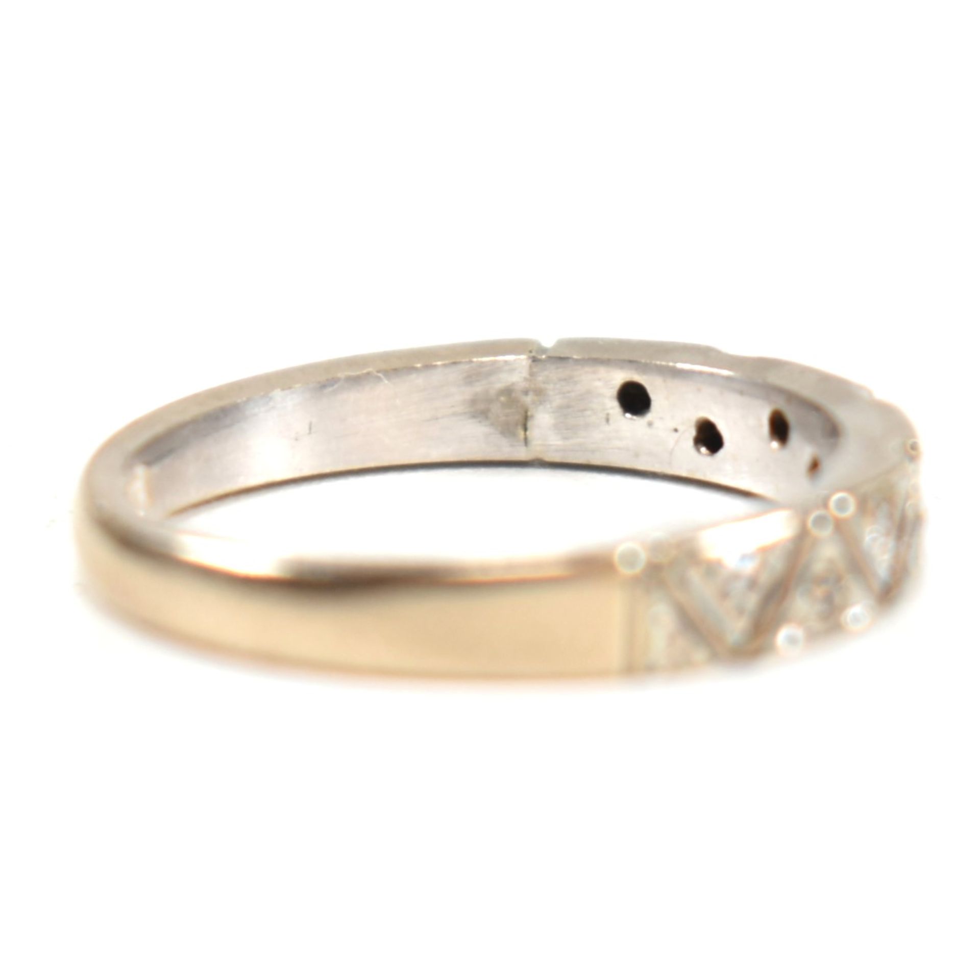 HALLMARKED 18CT WHITE GOLD & DIAMOND HALF ETERNITY RING - Image 6 of 9