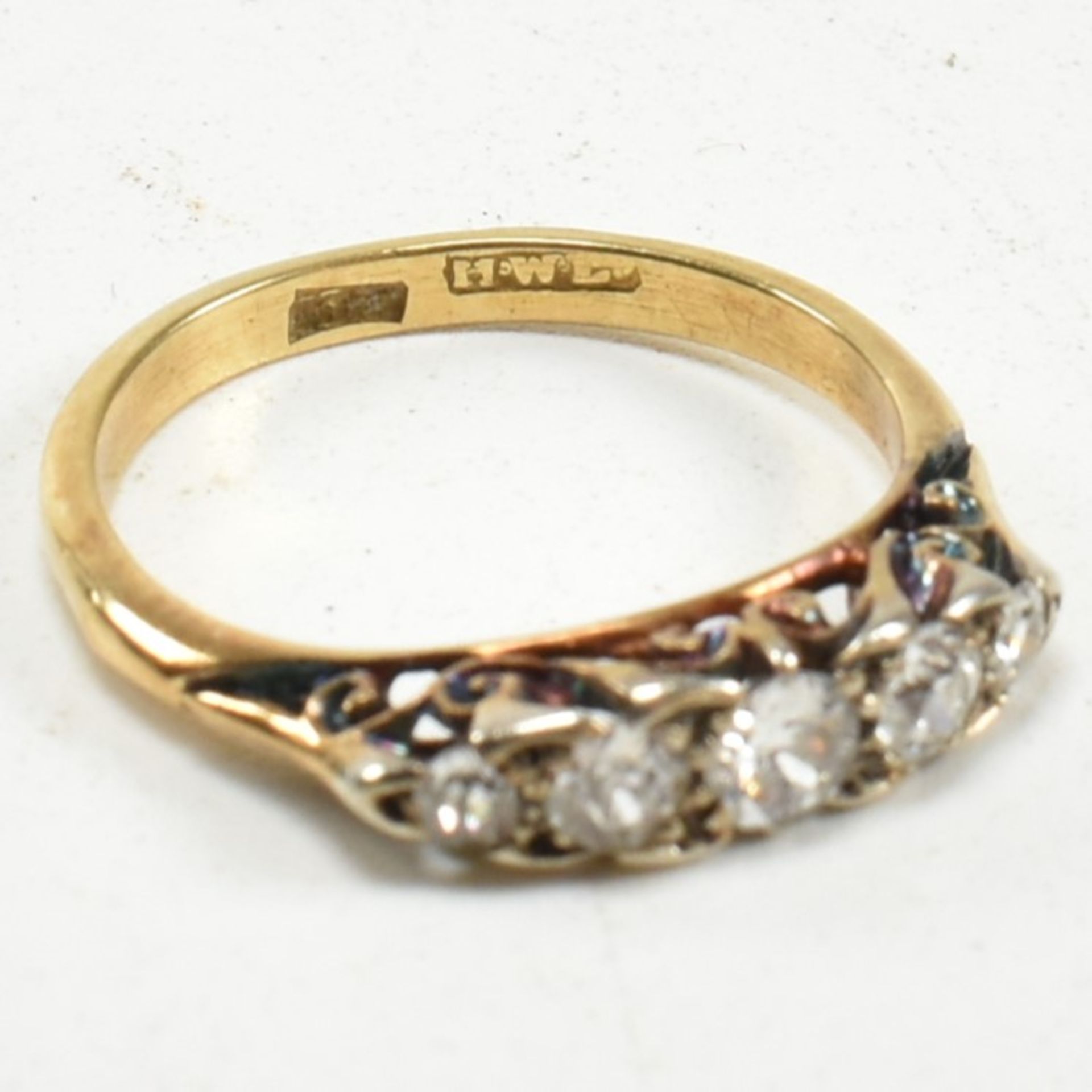 CASED 18CT GOLD & DIAMOND FIVE STONE RING - Bild 7 aus 8