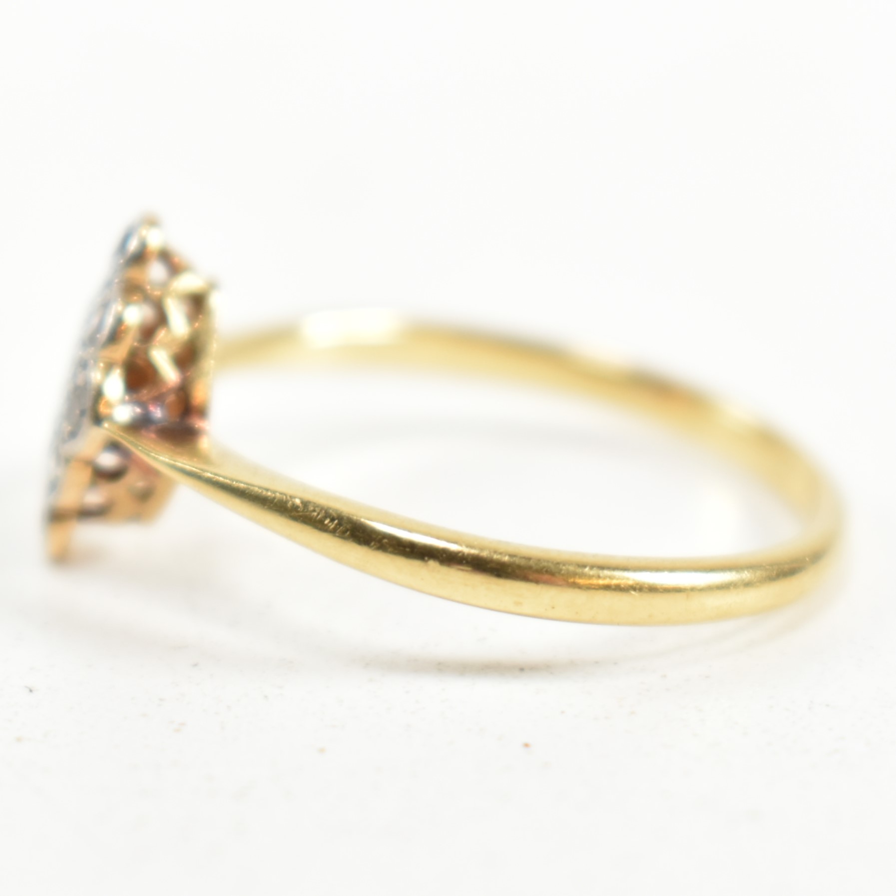 18CT GOLD & PLATINUM DIAMOND CLUSTER RING - Bild 6 aus 9