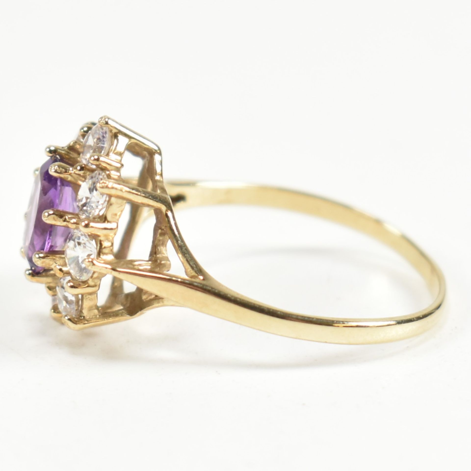 HALLMARKED 9CT GOLD AMETHYST & WHITE STONE CLUSTER RING - Image 7 of 9