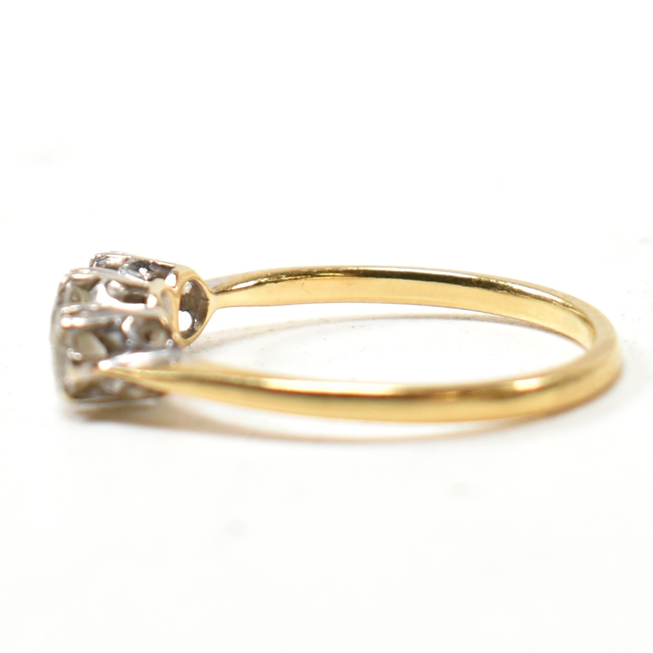 18CT GOLD & PLATINUM DIAMOND TRILOGY RING - Image 7 of 8