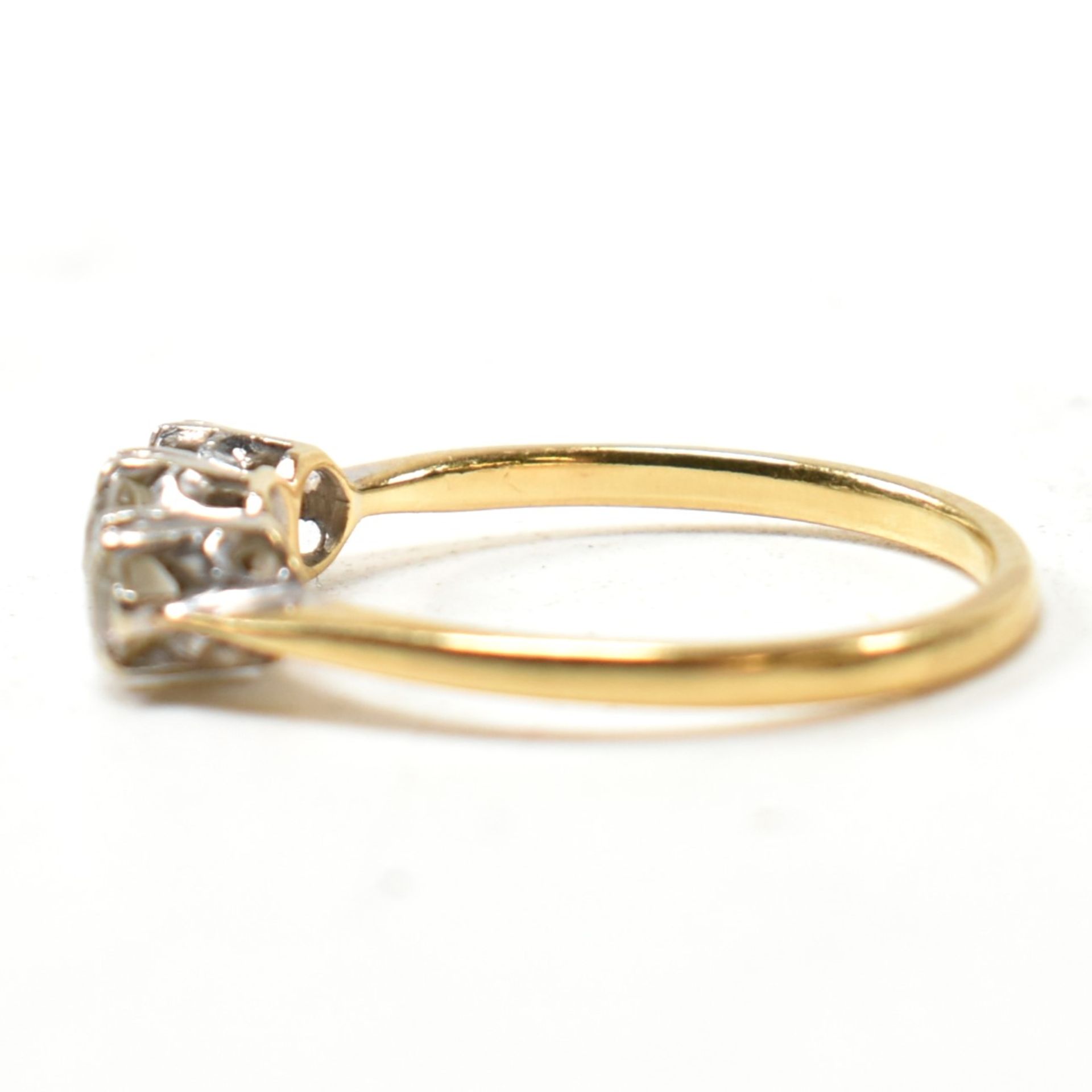 18CT GOLD & PLATINUM DIAMOND TRILOGY RING - Bild 7 aus 8