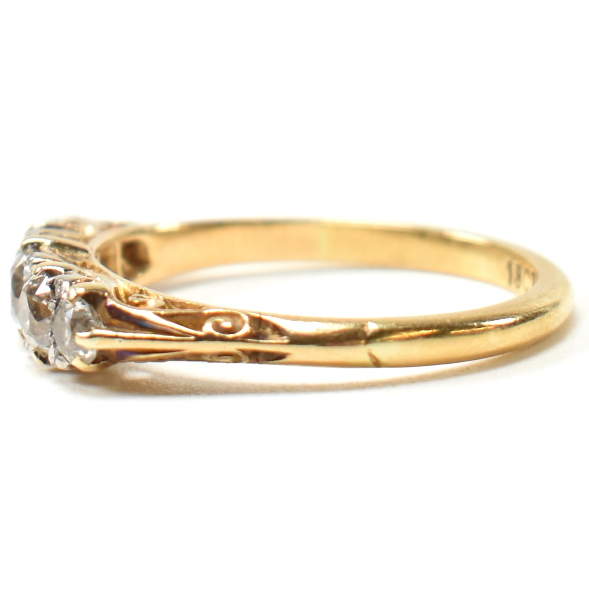 18CT GOLD & DIAMOND FIVE STONE RING - Image 2 of 8