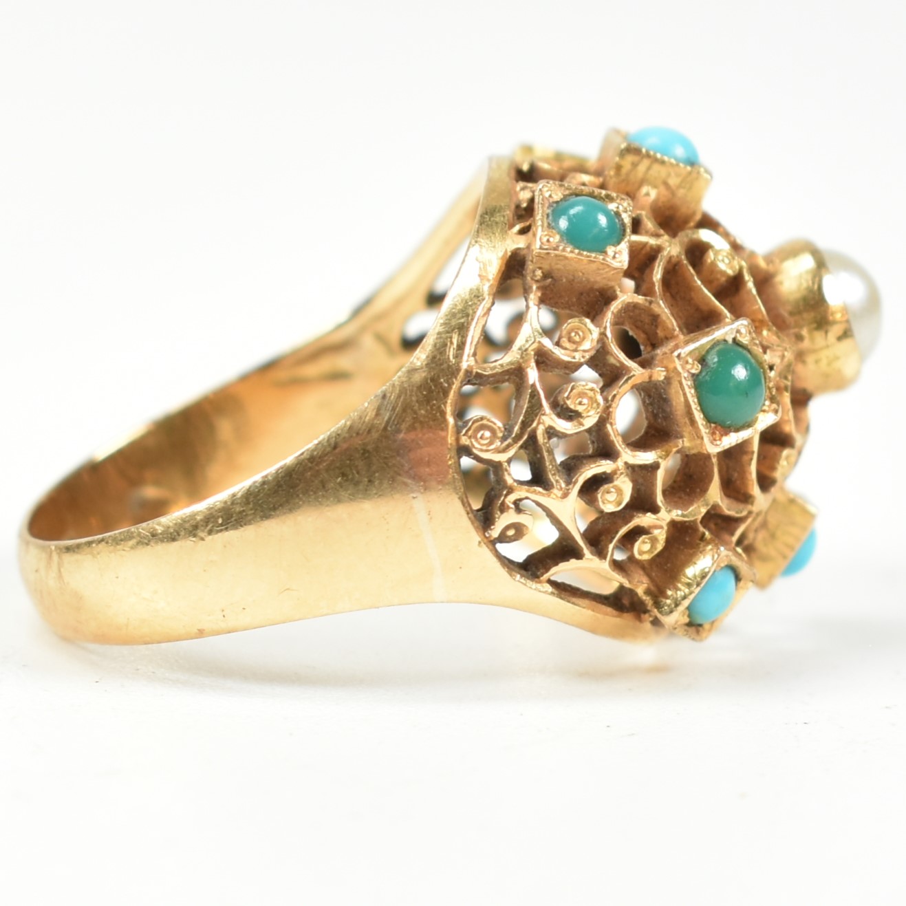 18CT GOLD & TURQUOISE BOMBE RING - Image 4 of 10