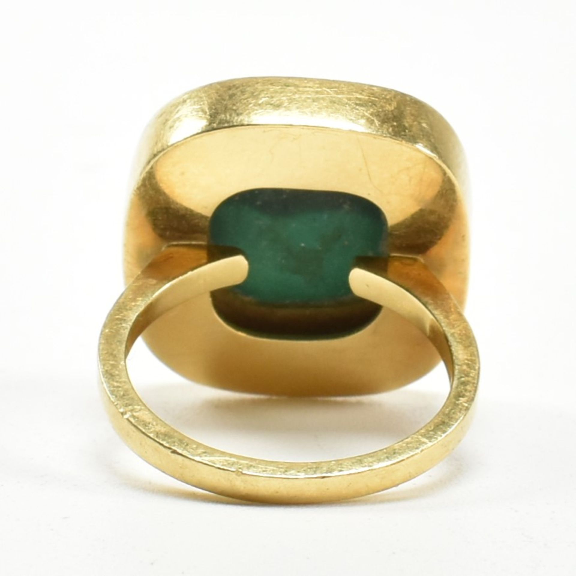 1970S 18CT GOLD & MALACHITE PANEL RING - Bild 3 aus 10