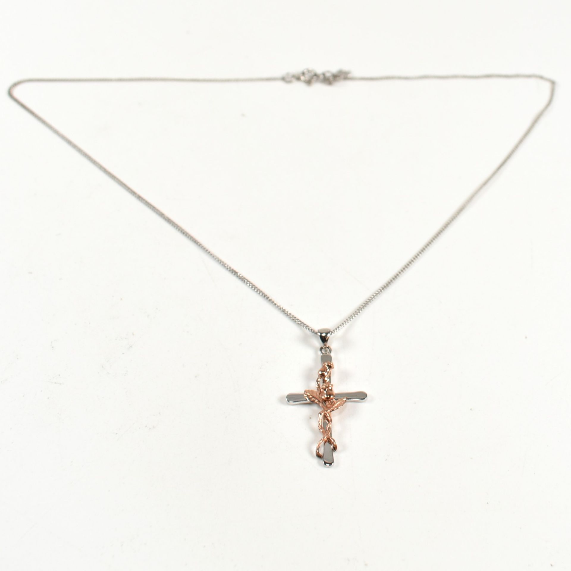 HALLMARKED SILVER & ROSE GOLD CLOGAU CROSS PENDANT NECKLACE - Image 3 of 5