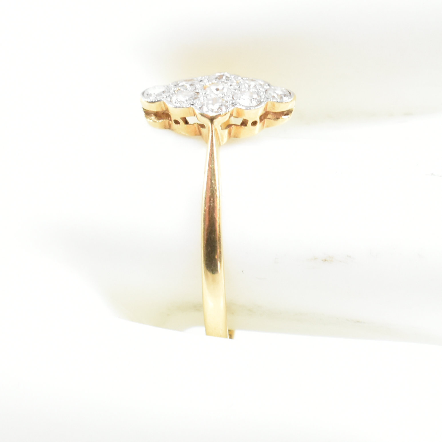 18CT GOLD PLATINUM & DIAMOND CLUSTER RING - Image 7 of 7