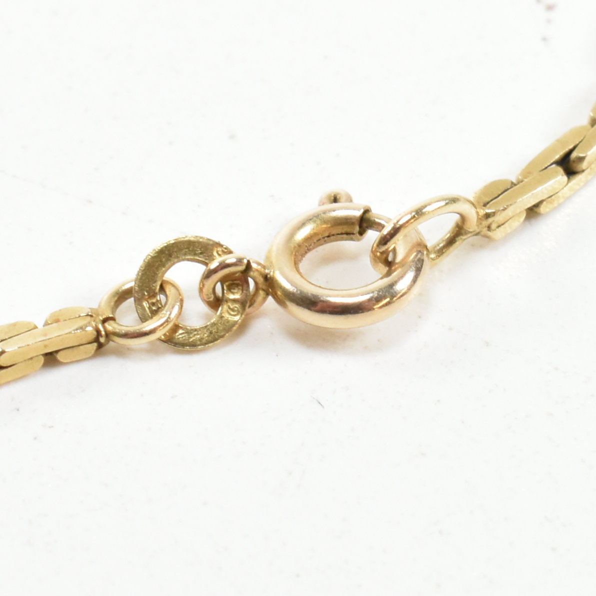 HALLMARKED 9CT GOLD FANCY FLAT LINK CHAIN - Image 2 of 5