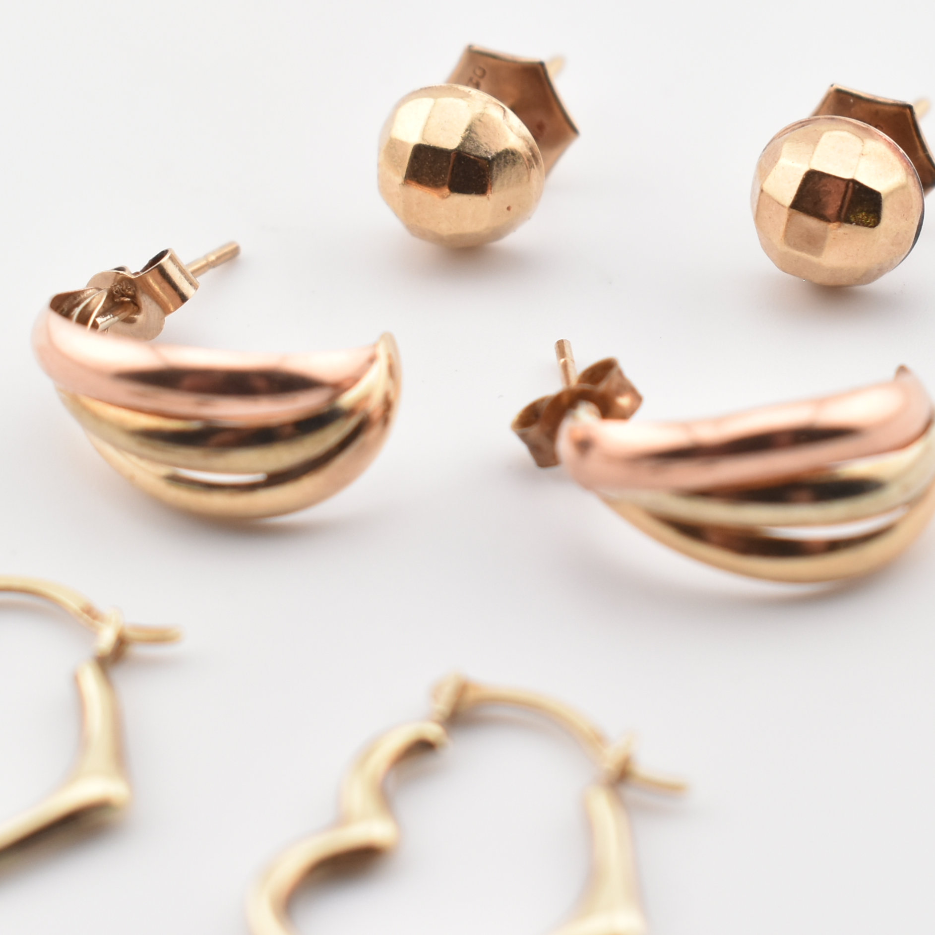 THREE PAIRS OF 9CT GOLD EARRINGS - Image 2 of 4