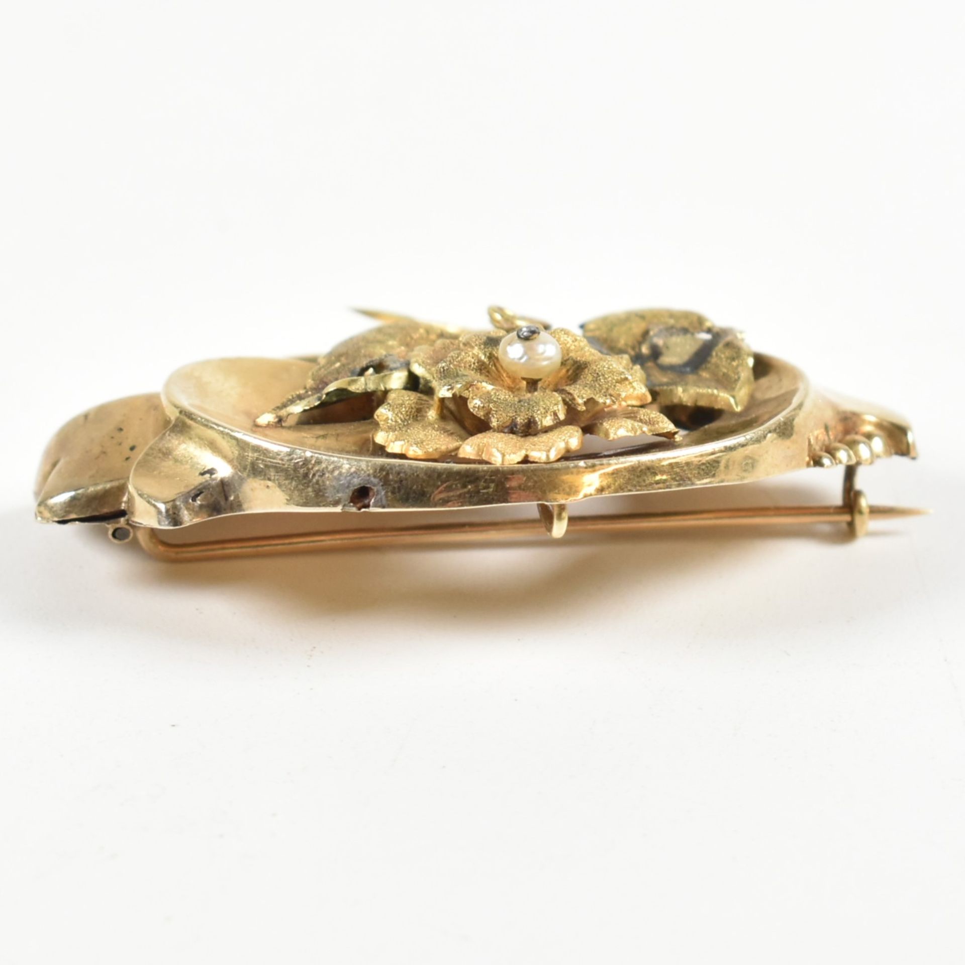 19TH CENTURY GOLD & PEARL FLORAL BROOCH PIN - Image 7 of 8