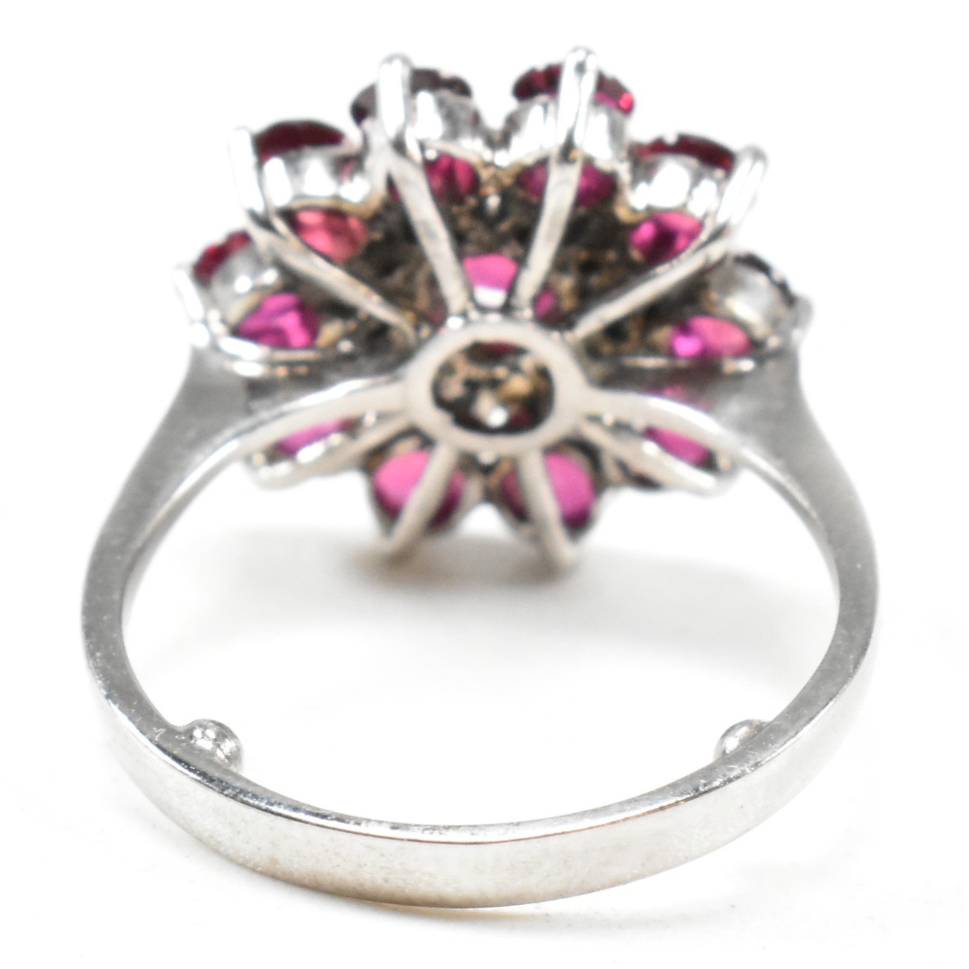 WHITE GOLD RUBY & DIAOND CLUSTER RING - Image 3 of 8