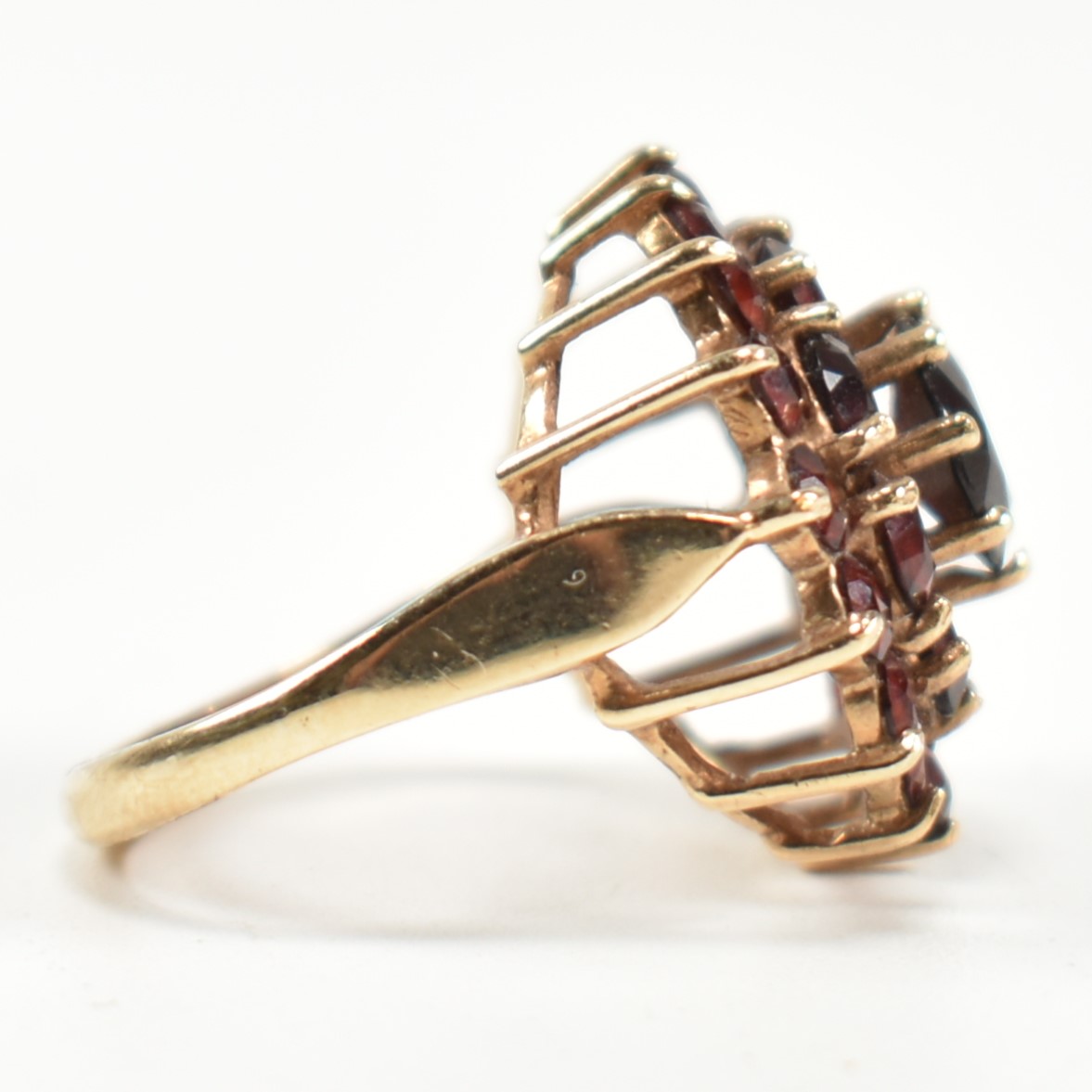 HALLMARKED 9CT GOLD & GARNET CLUSTER RING - Bild 4 aus 7