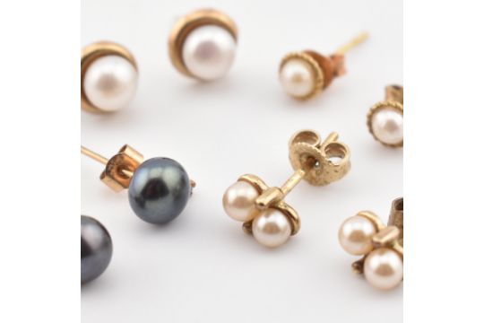 FOUR PAIRS OF 9CT GOLD & SILVER CULTURED PEARL STUD EARRINGS - Bild 3 aus 4