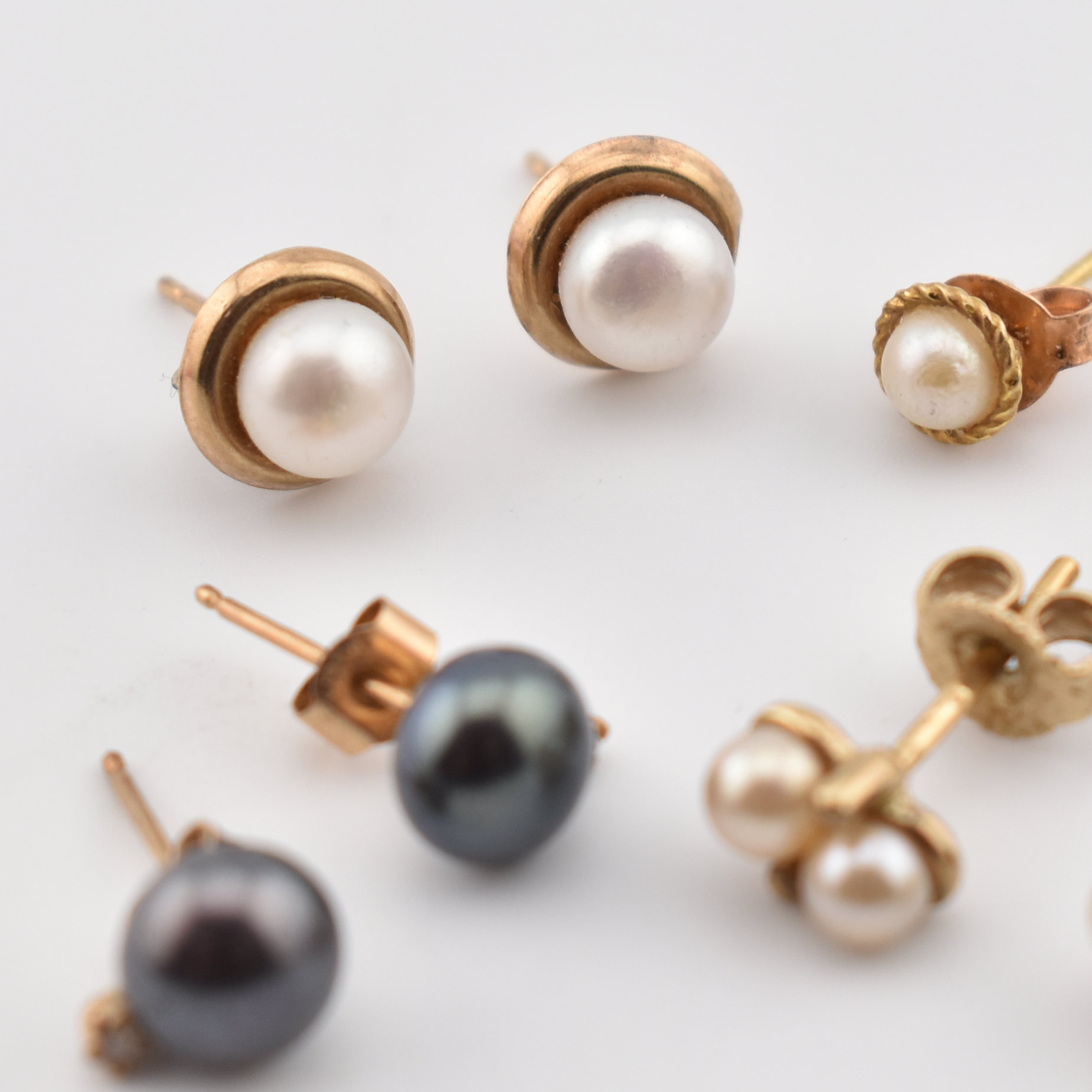 FOUR PAIRS OF 9CT GOLD & SILVER CULTURED PEARL STUD EARRINGS - Image 2 of 4