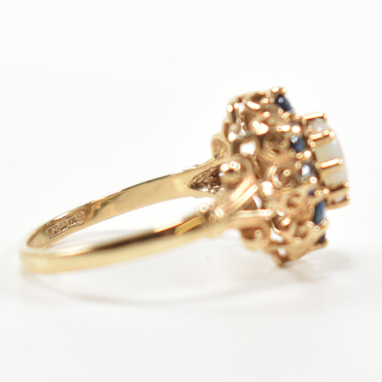 HALLMARKED 9CT GOLD SAPPHIRE & OPAL CLUSTER RING - Image 7 of 11