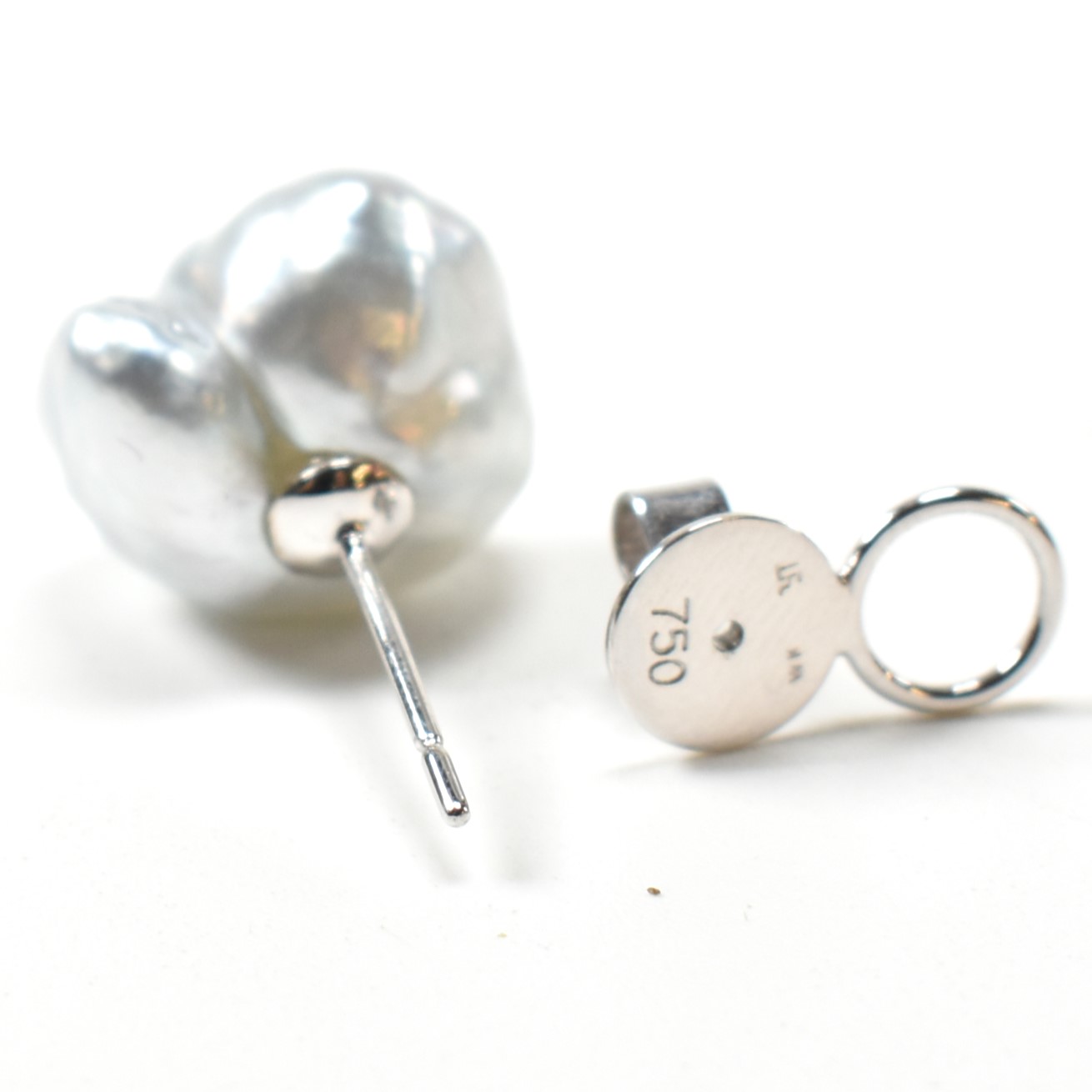 PAIR OF BAROQUE PEARL & 18CT WHITE GOLD STUD EARRINGS - Image 3 of 3