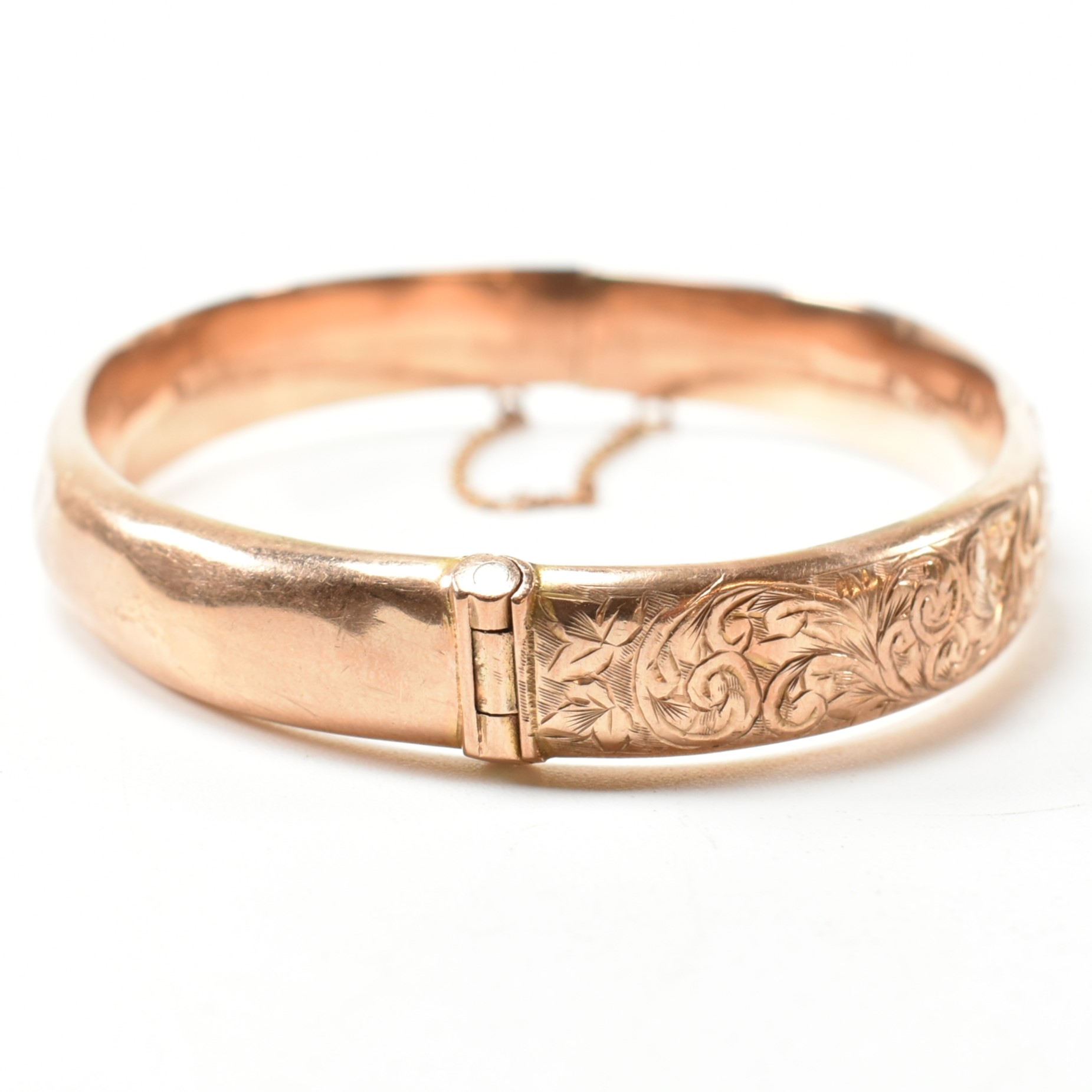 EARLY 20TH CENTURY HALLMARKED 9CT ROSE GOLD ENGRAVED HINGED BANGLE - Bild 4 aus 4