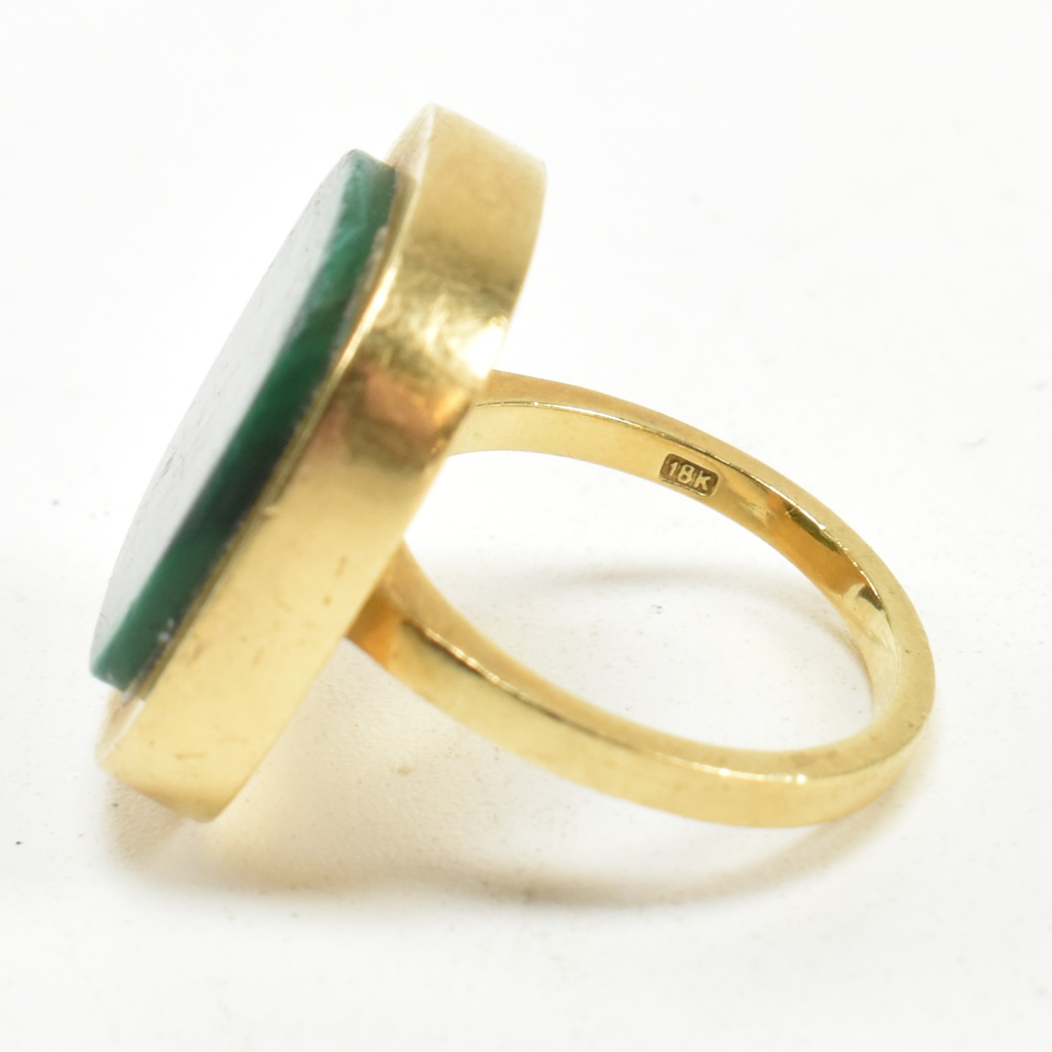 1970S 18CT GOLD & MALACHITE PANEL RING - Image 8 of 10