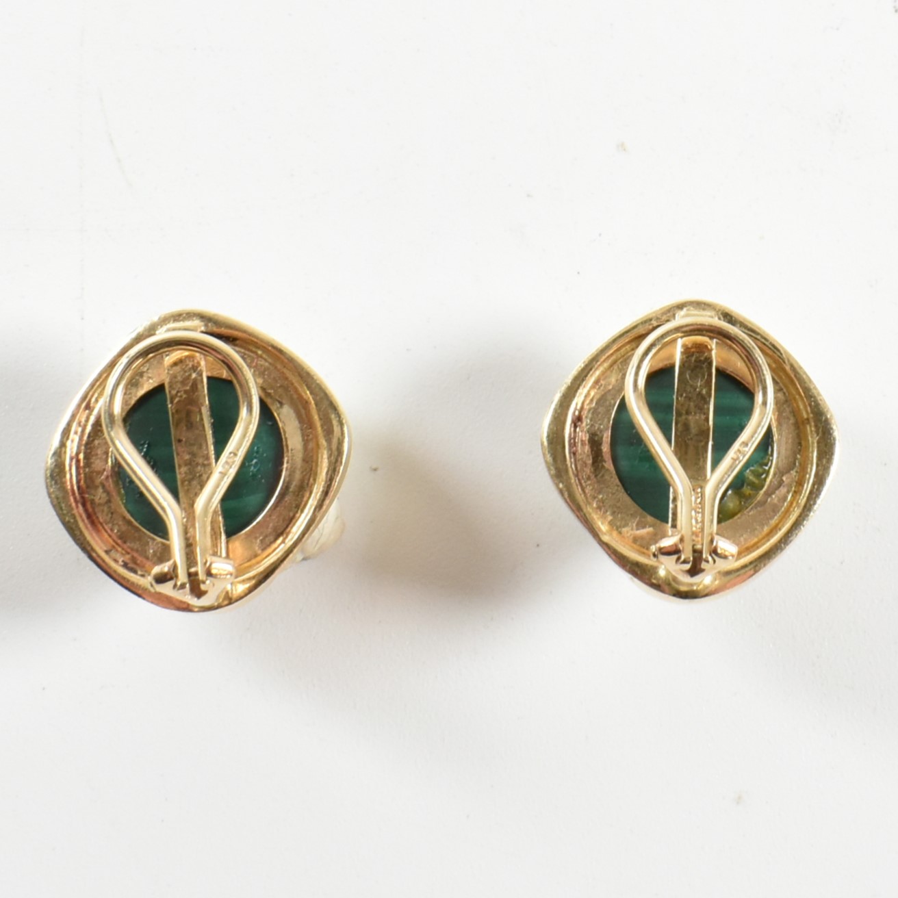 PAIR OF 18CT GOLD & MALACHITE EARCLIP EARRINGS - Image 2 of 4