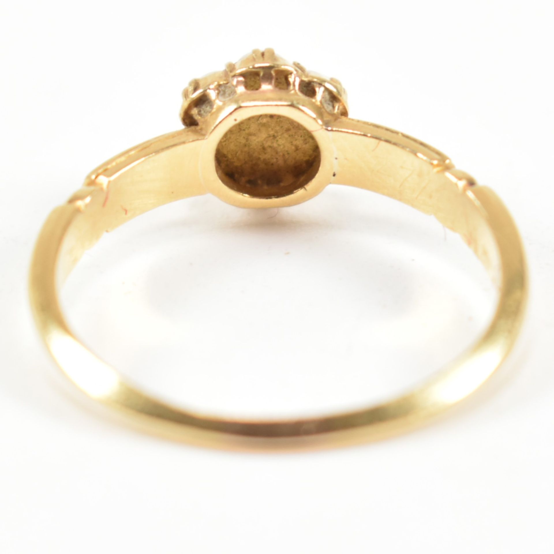 VICTORIAN HALLMARKED 18CT GOLD & SEED PEARL CLUSTER RING - Image 3 of 9