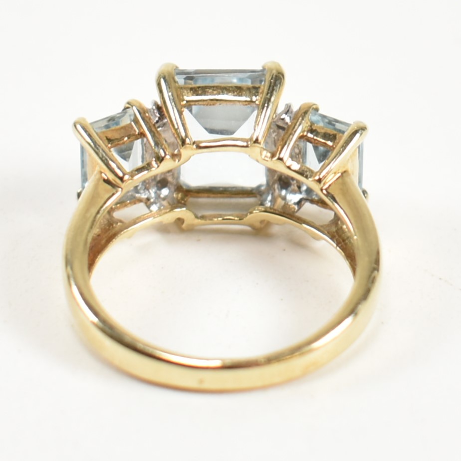 HALLMARKED 9CT GOLD AQUAMARINE & DIAMOND TRILOGY RING - Image 3 of 9