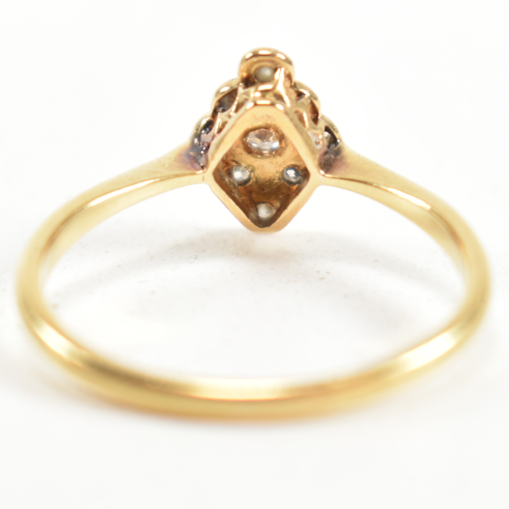 18CT GOLD & PLATINUM DIAMOND CLUSTER RING - Bild 3 aus 9
