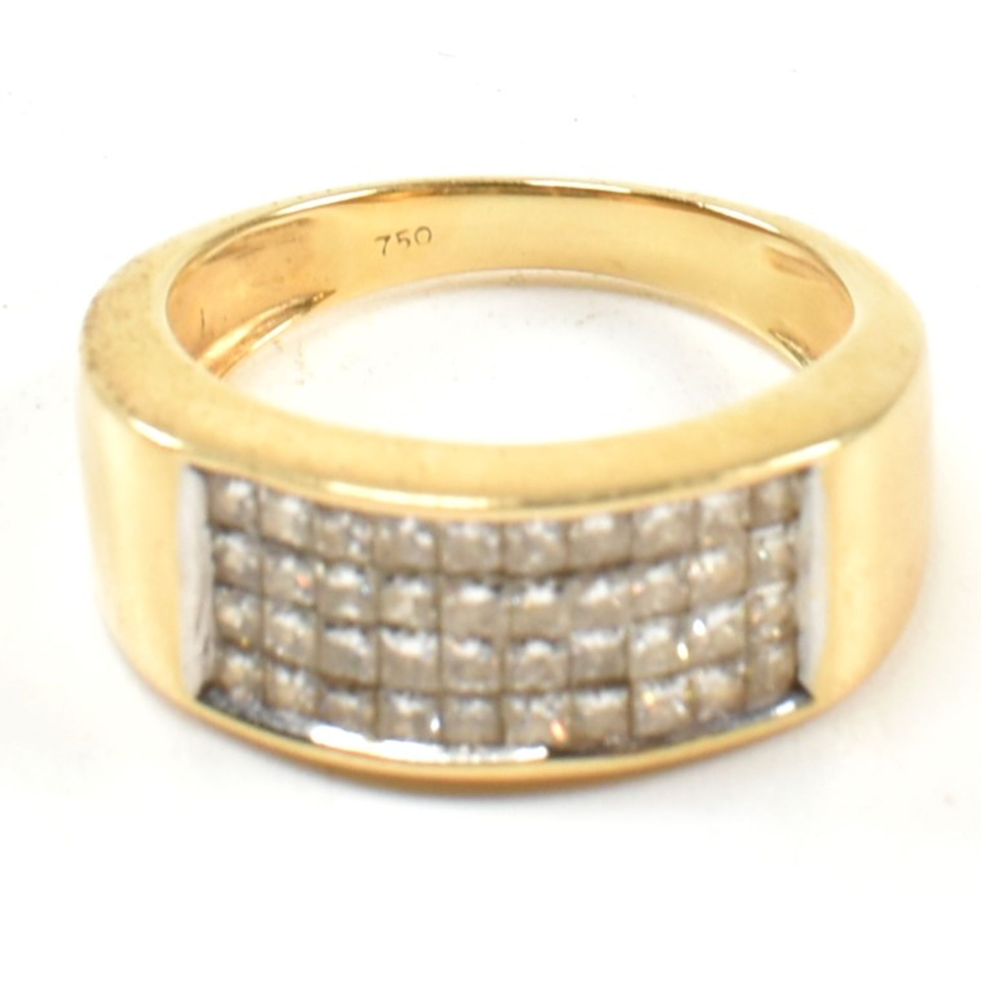 18CT GOLD & DIAMOND CLUSTER RING - Image 2 of 7