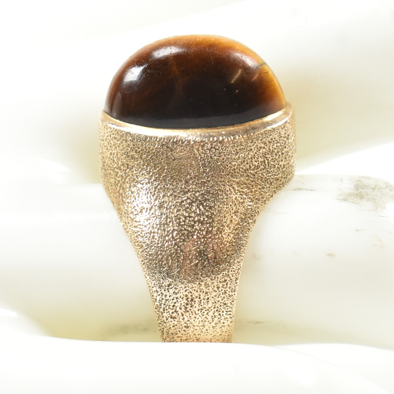 MODERNIST HALLMARKED 9CT GOLD & TIGERS EYE RING - Image 8 of 8