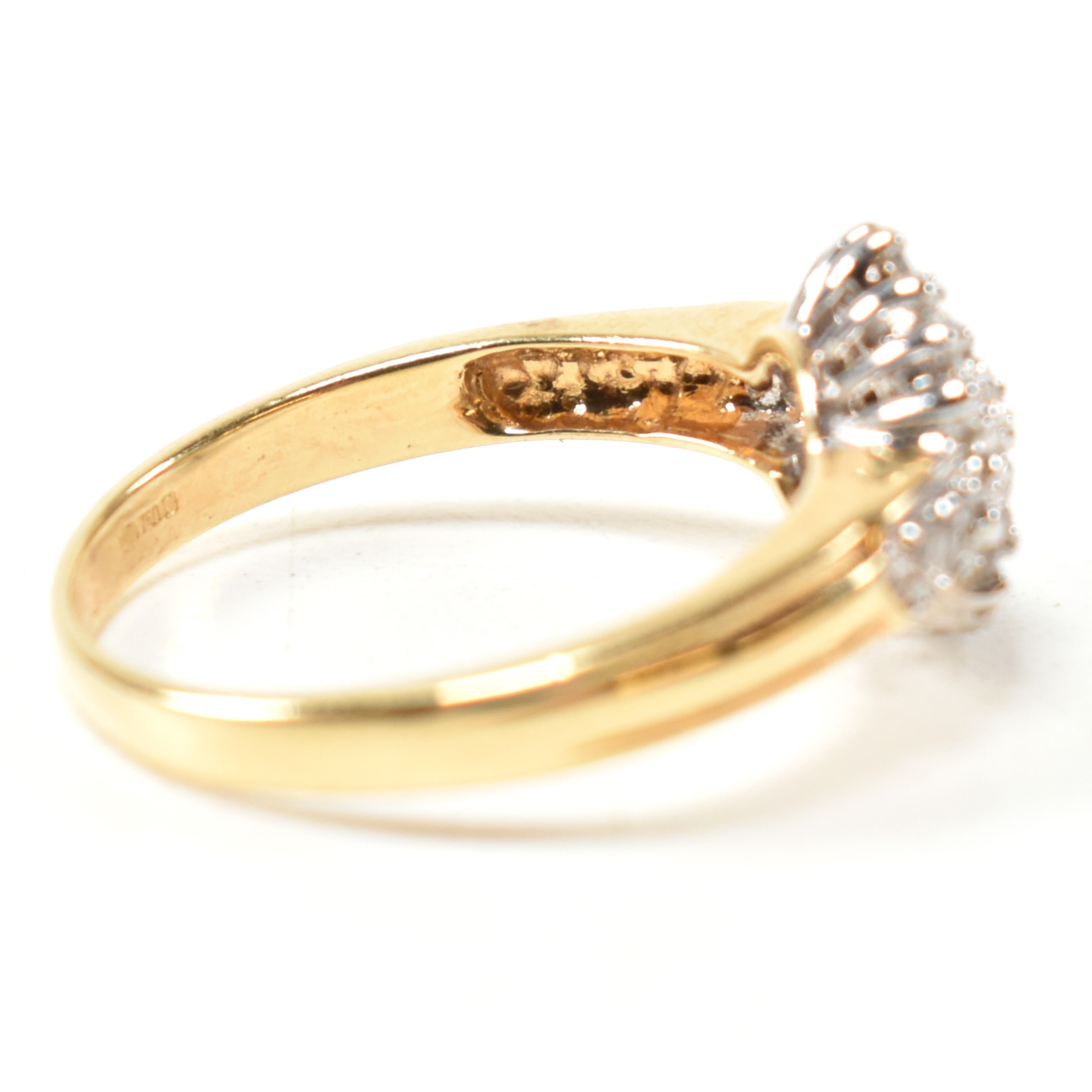 HALLMARKED 18CT GOLD & DIAMOND CLUSTER RING - Image 5 of 10