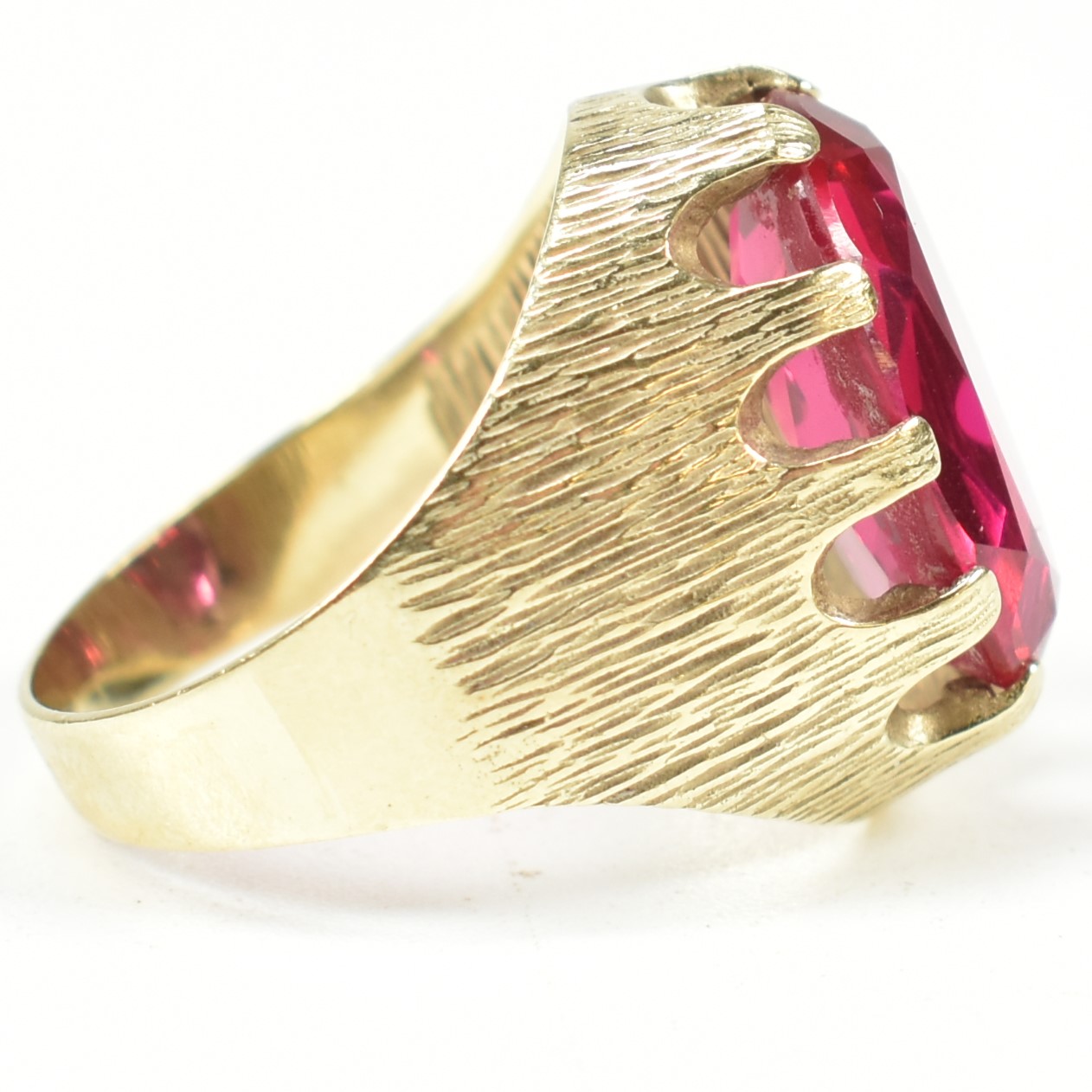1970S 14CT GOLD SYNTHETIC RUBY RING - Image 4 of 7