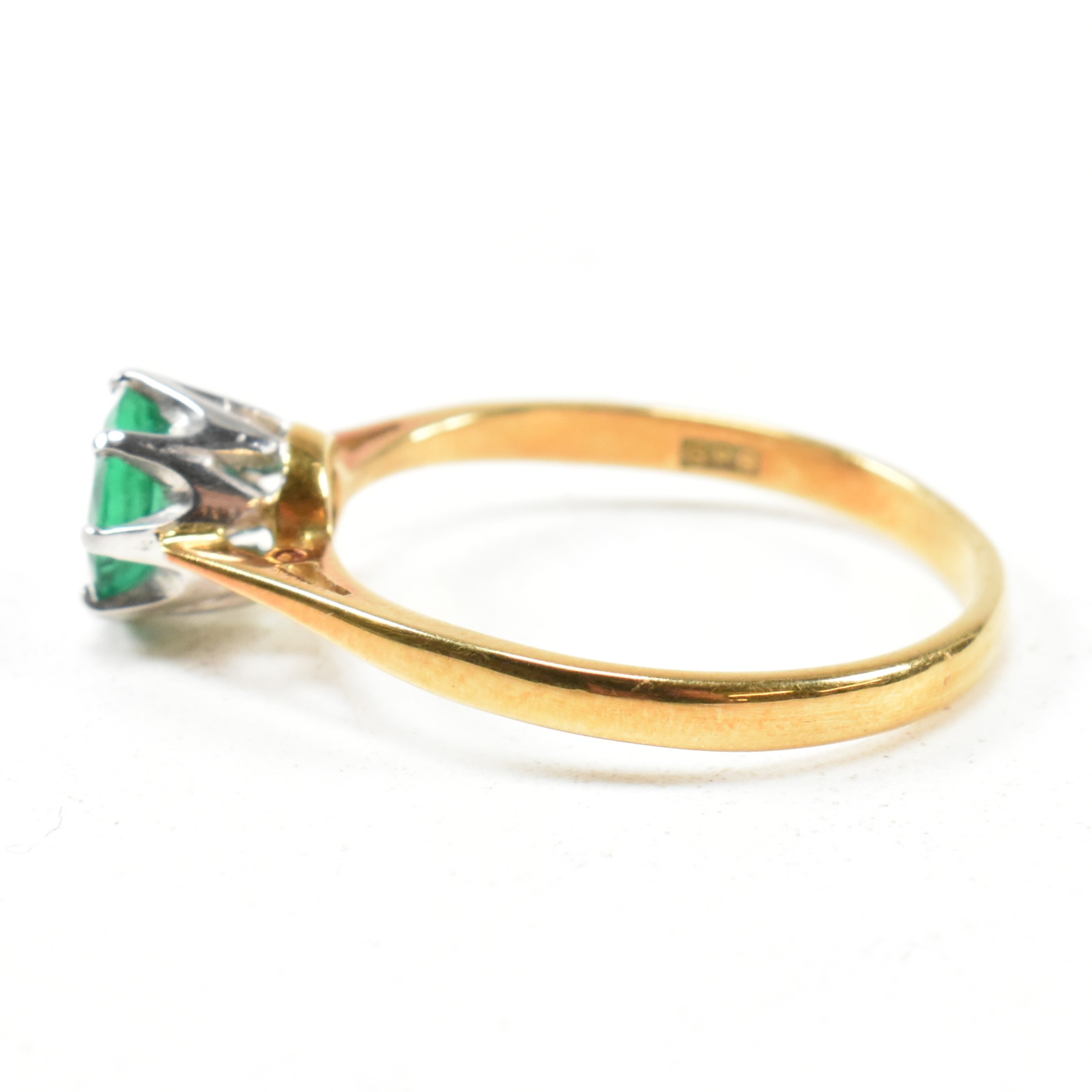 HALLMARKED 18CT GOLD & EMERALD SOLITAIRE RING - Image 7 of 10