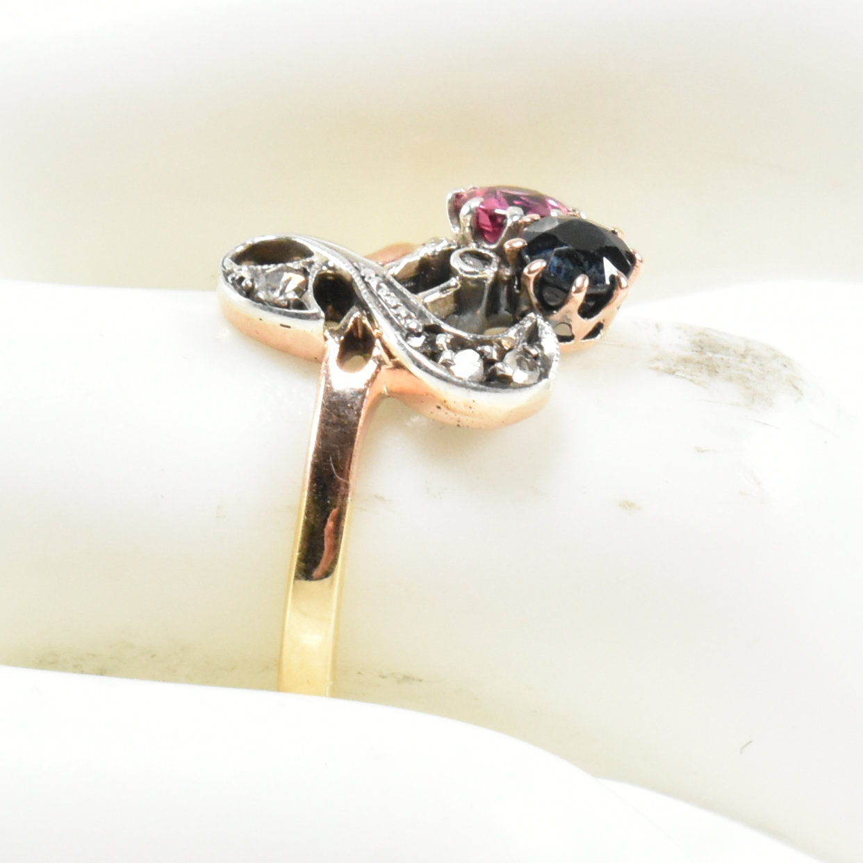ART NOUVEAU RUBY & SAPPHIRE & DIAMOND RING - Image 7 of 8