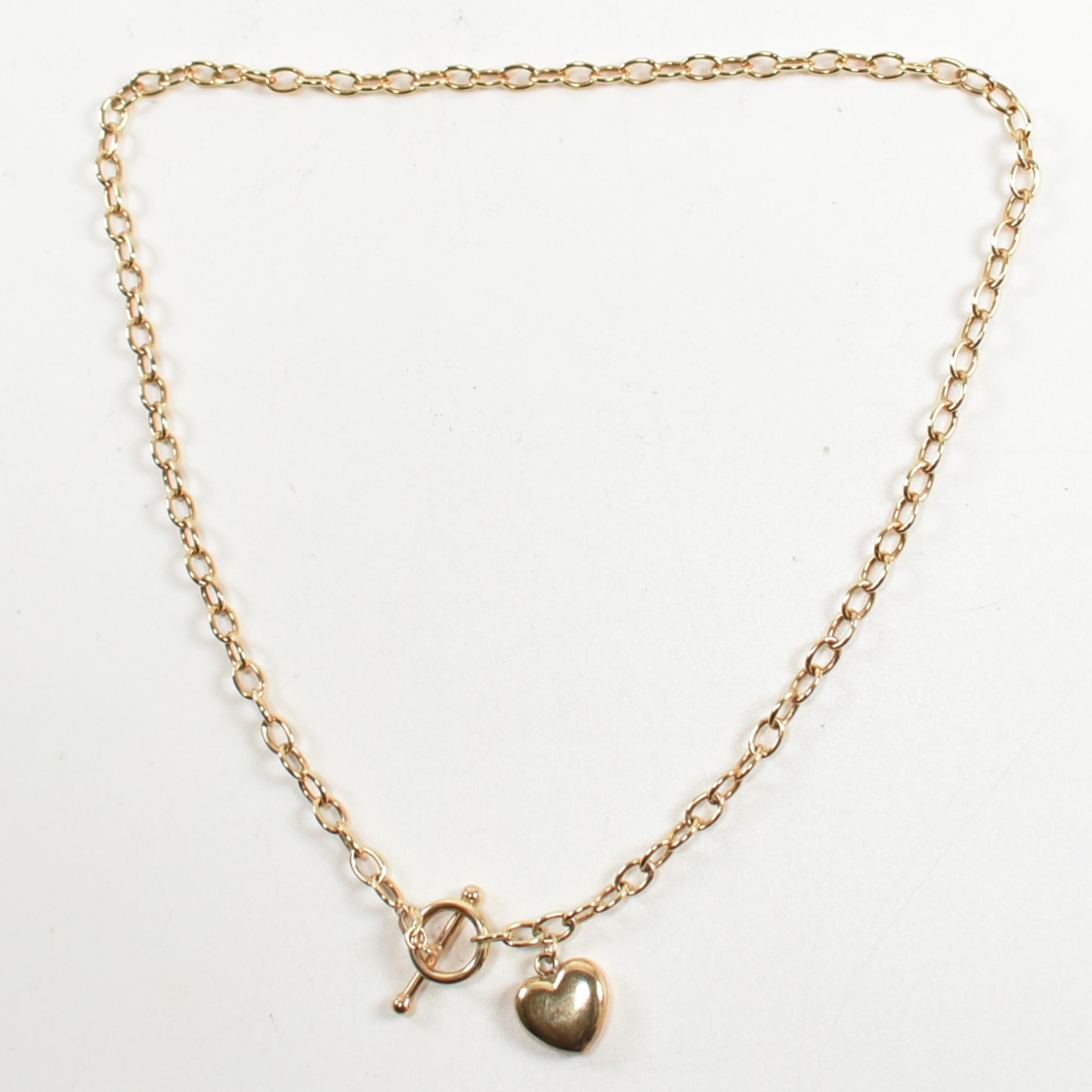 HALLMARKED 9CT GOLD T-BAR NECKLACE WITH HEART PENDANT - Image 3 of 5
