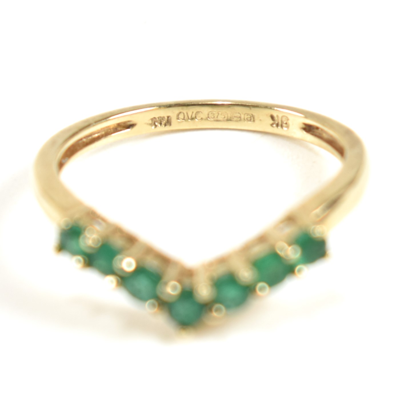 HALLMARKED 9CT GOLD & EMERALD WISHBONE RING - Image 8 of 9