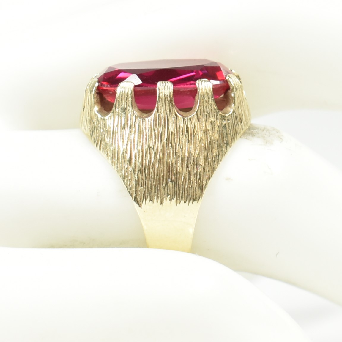 1970S 14CT GOLD SYNTHETIC RUBY RING - Image 7 of 7