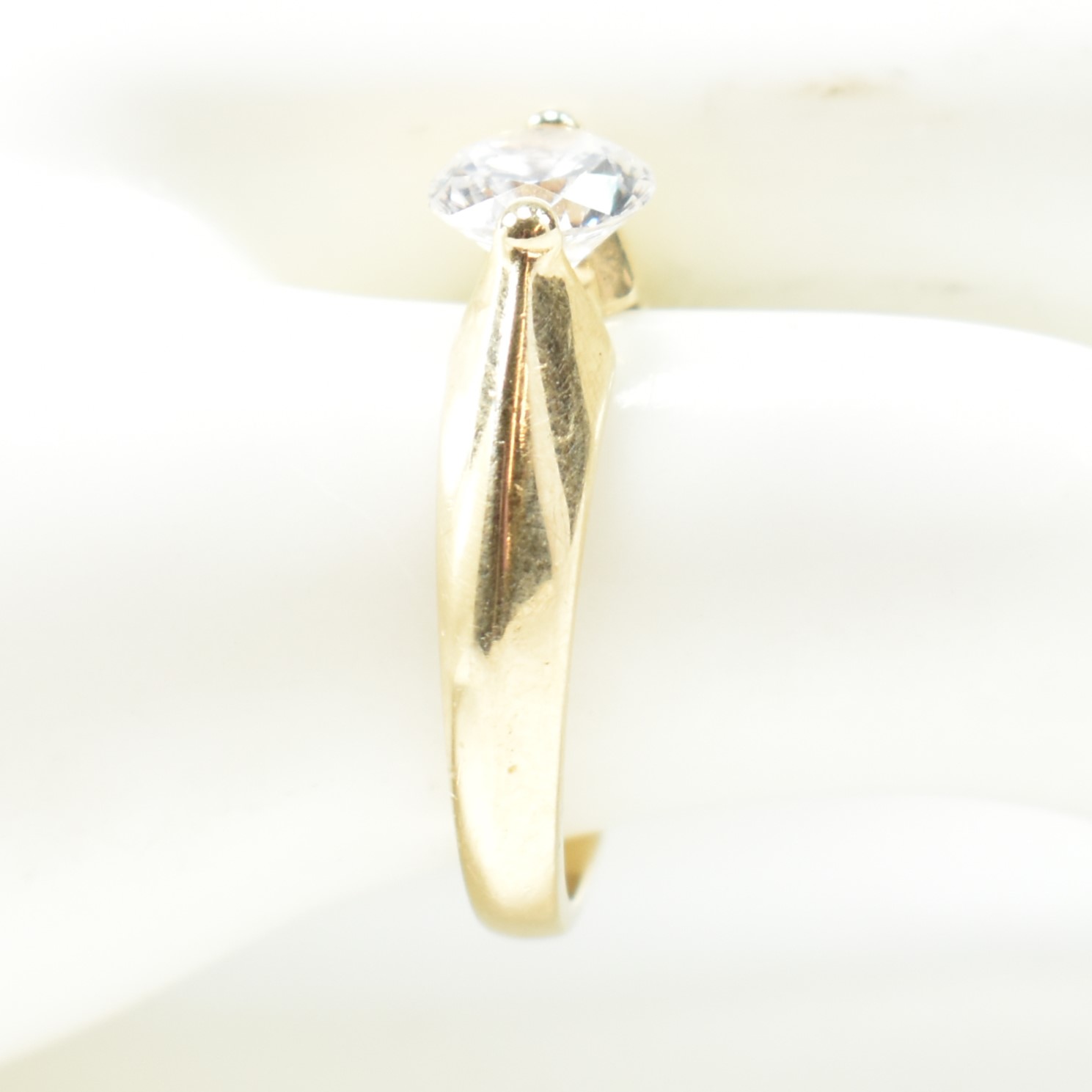 HALLMARKED 14CT GOLD & CZ SOLITAIRE RING - Image 9 of 11