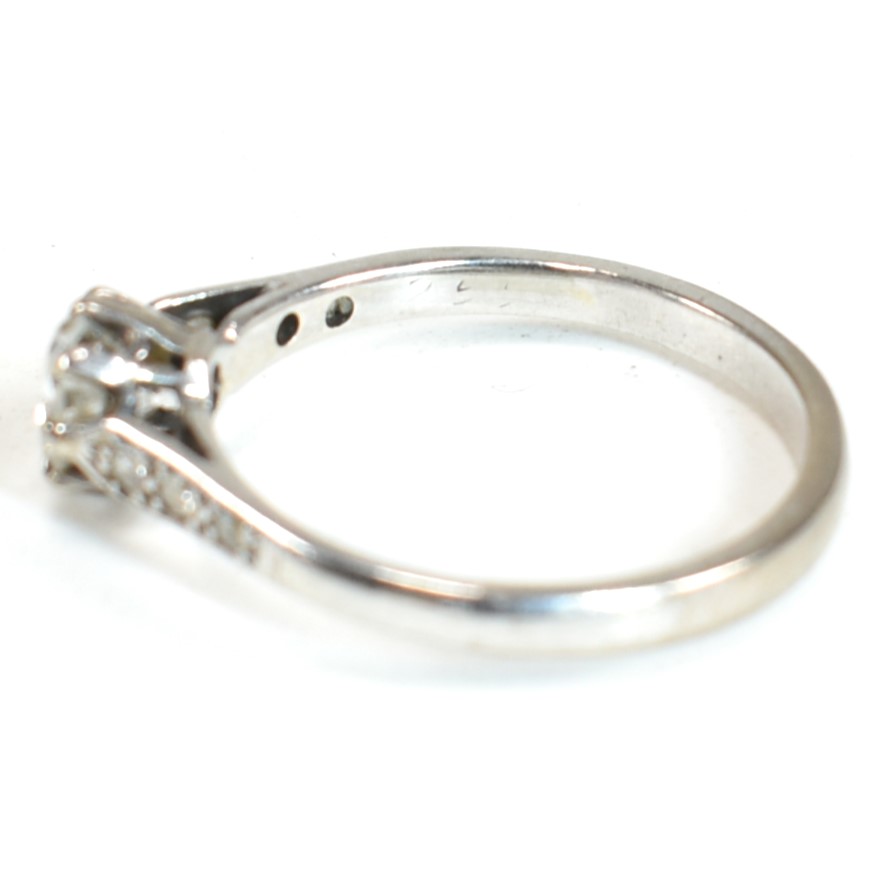 18CT WHITE GOLD & DIAMOND SOLITAIRE RING - Image 7 of 9