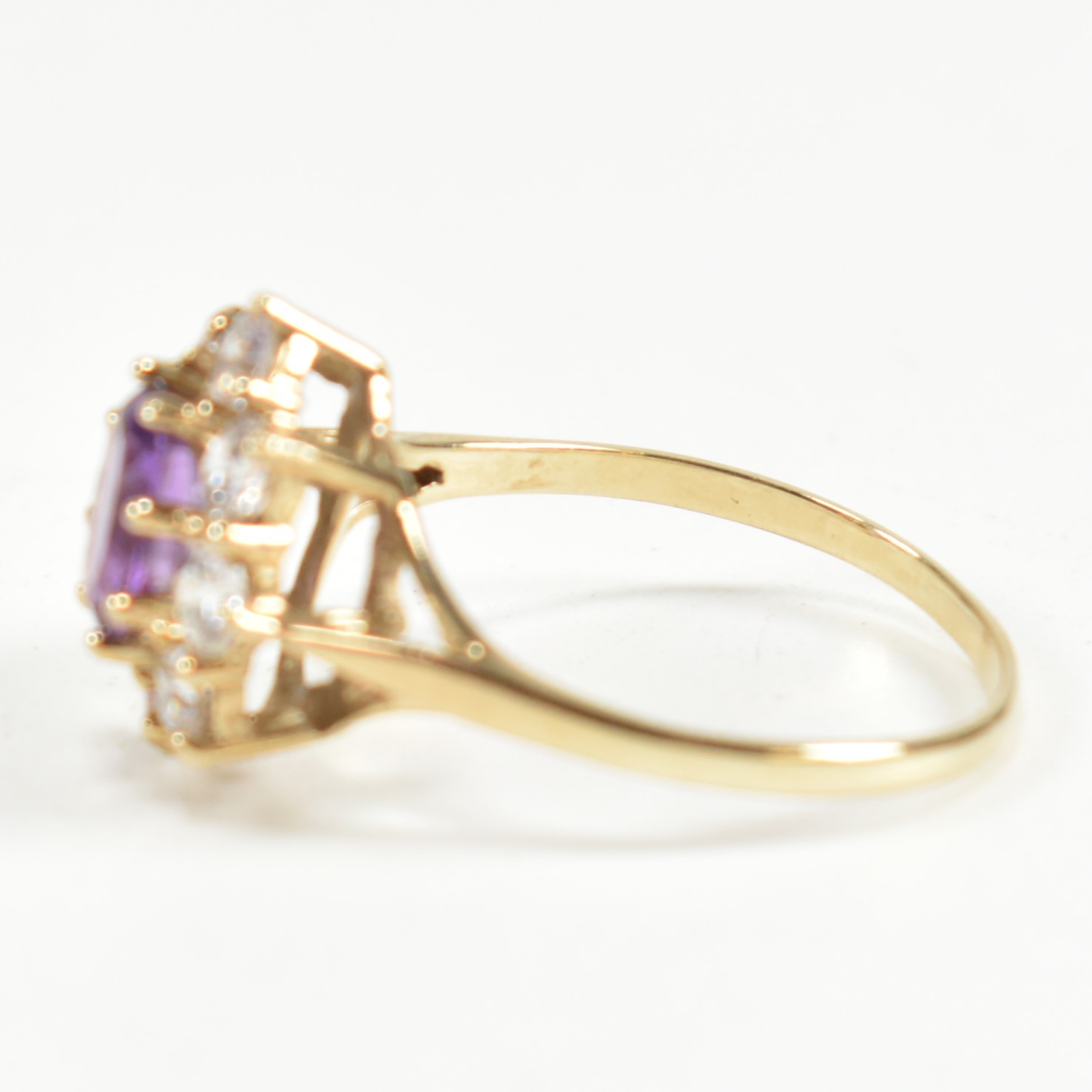 HALLMARKED 9CT GOLD AMETHYST & WHITE STONE CLUSTER RING - Image 6 of 9