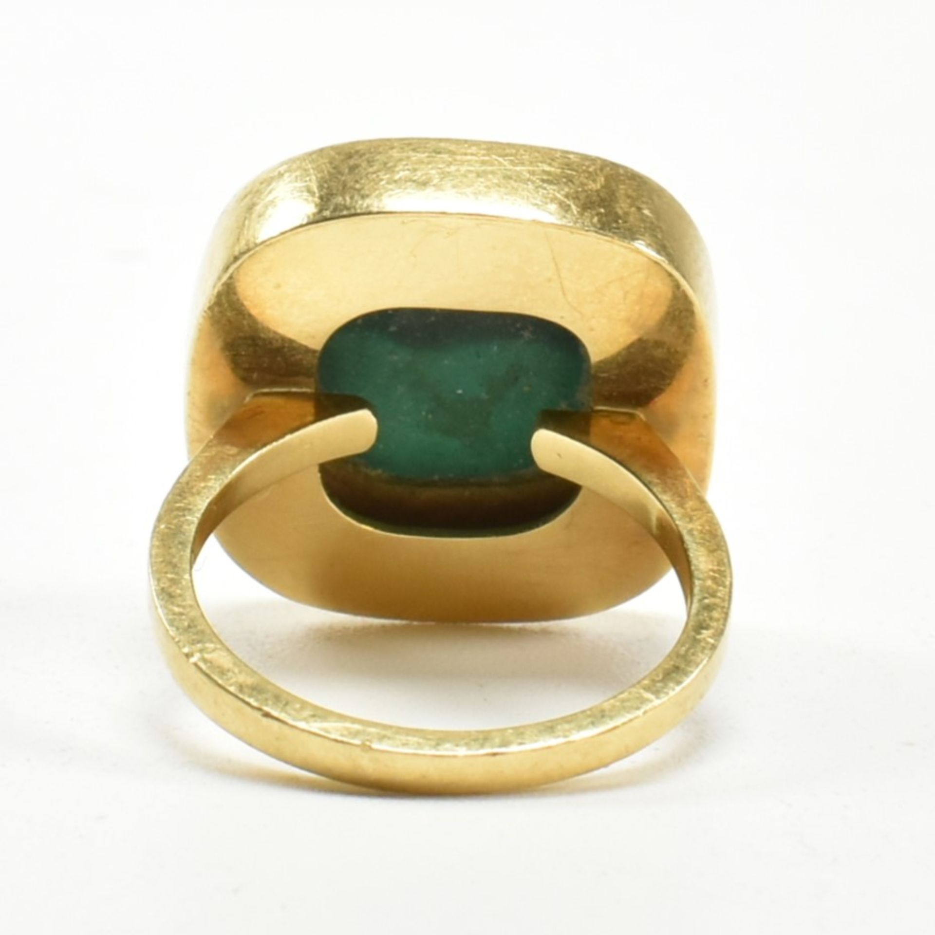 1970S 18CT GOLD & MALACHITE PANEL RING - Bild 2 aus 10