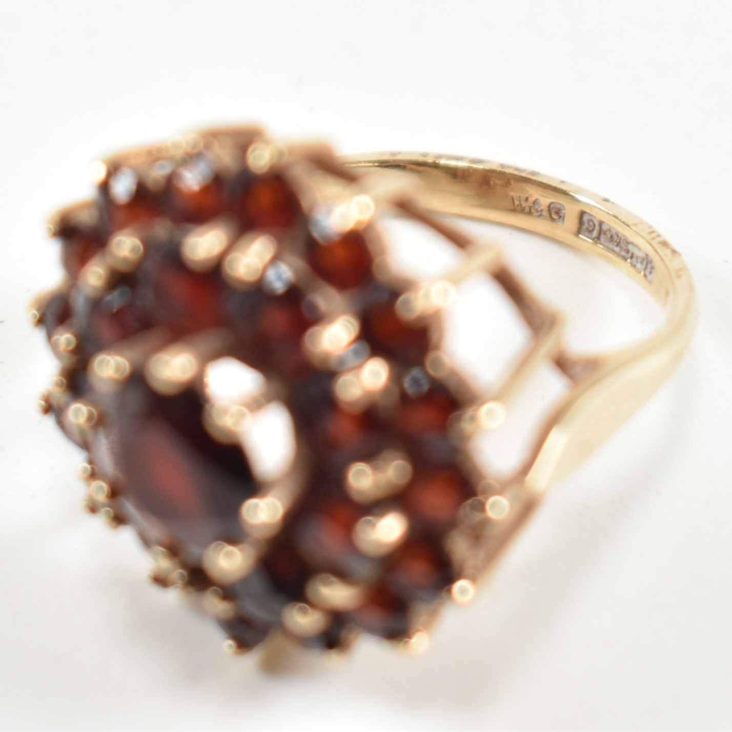 HALLMARKED 9CT GOLD & GARNET CLUSTER RING - Bild 7 aus 7