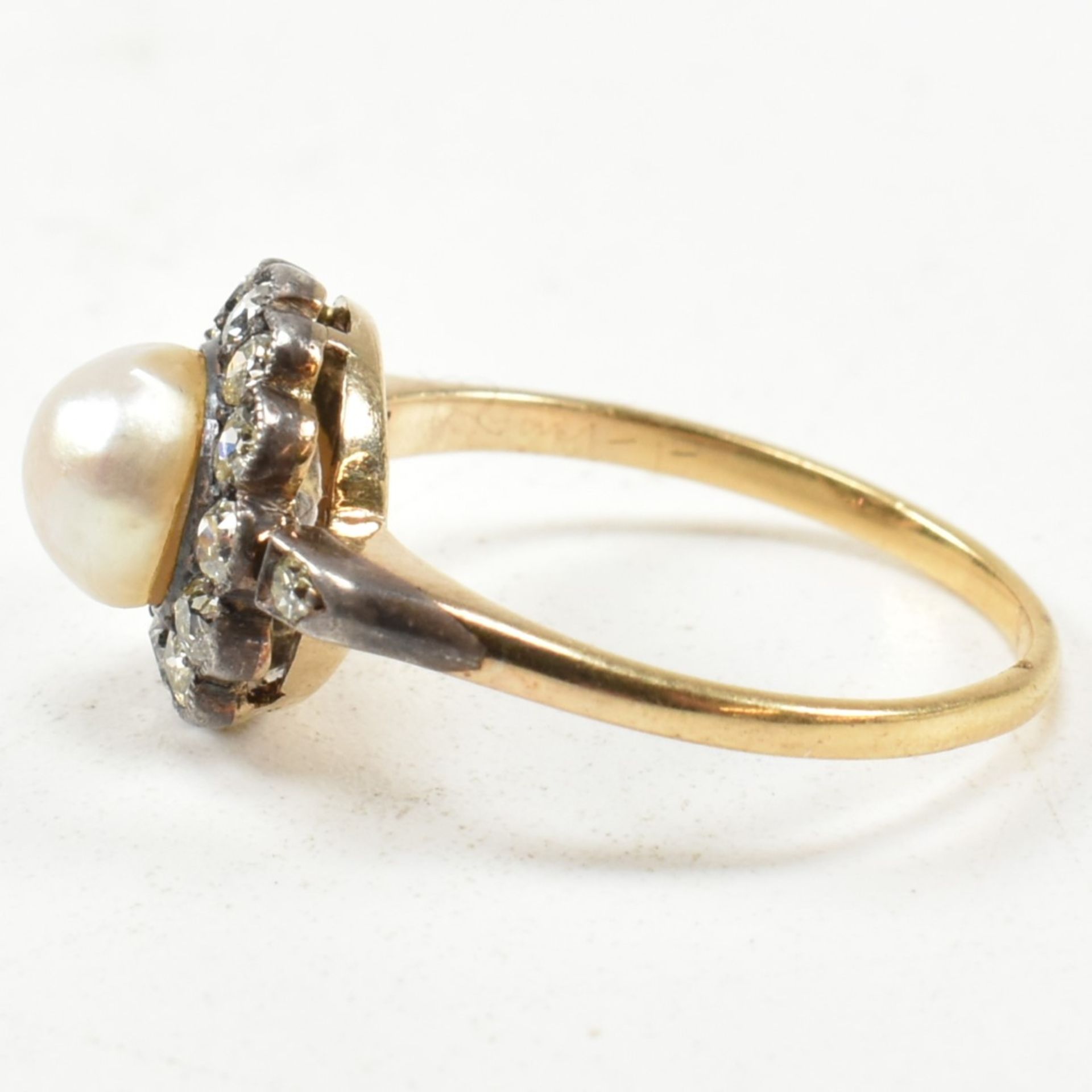 EARLY 20TH CENTURY PEARL & DIAMOND CLUSTER RING - Bild 6 aus 8