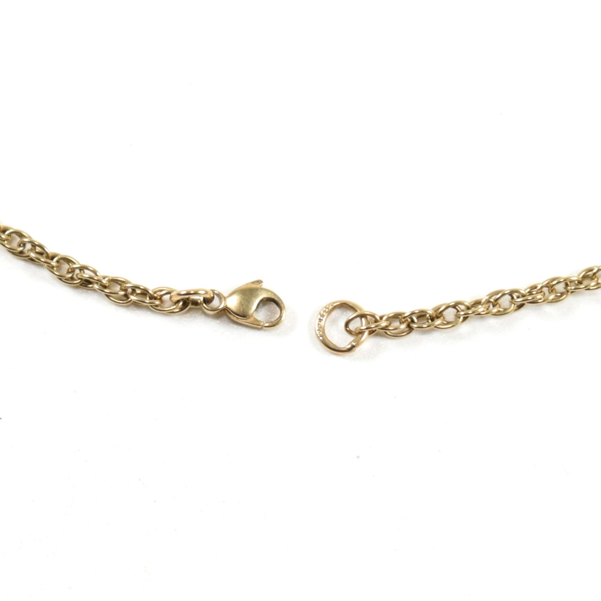 HALLMARKED 9CT GOLD T-BAR NECKLACE - Image 4 of 5