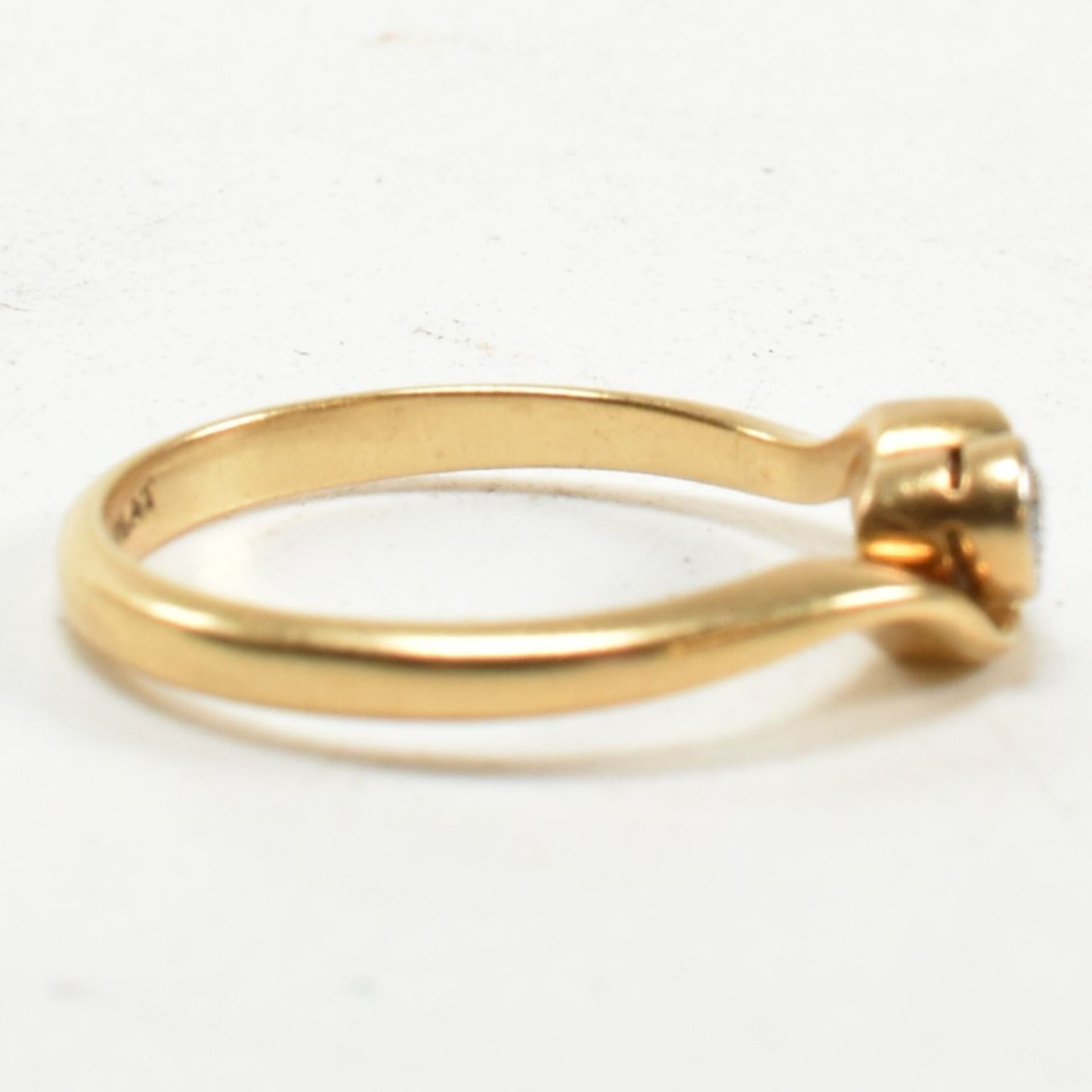 CASED 18CT GOLD PLATINUM & DIAMOND CROSSOVER RING - Image 6 of 8