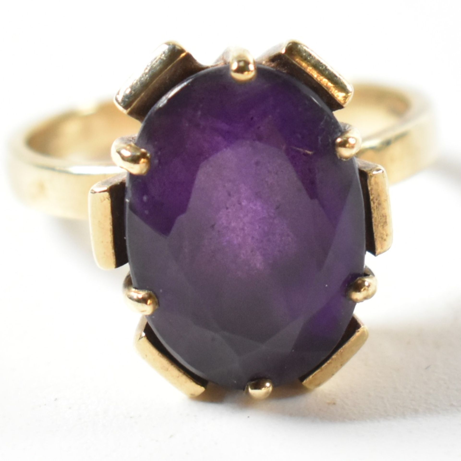 HALLMARKED 9CT GOLD & AMETHYST COCKTAIL RING