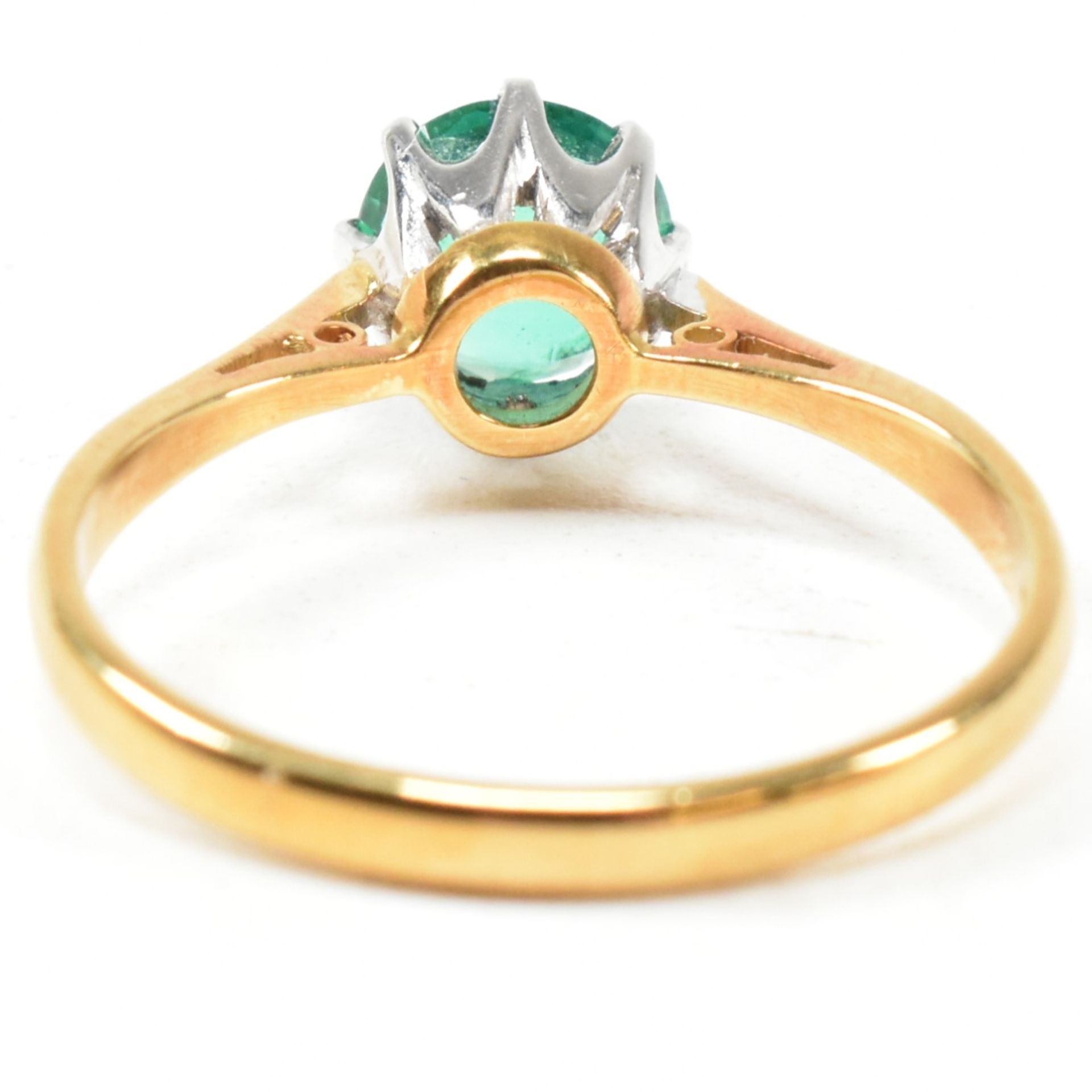 HALLMARKED 18CT GOLD & EMERALD SOLITAIRE RING - Image 2 of 10