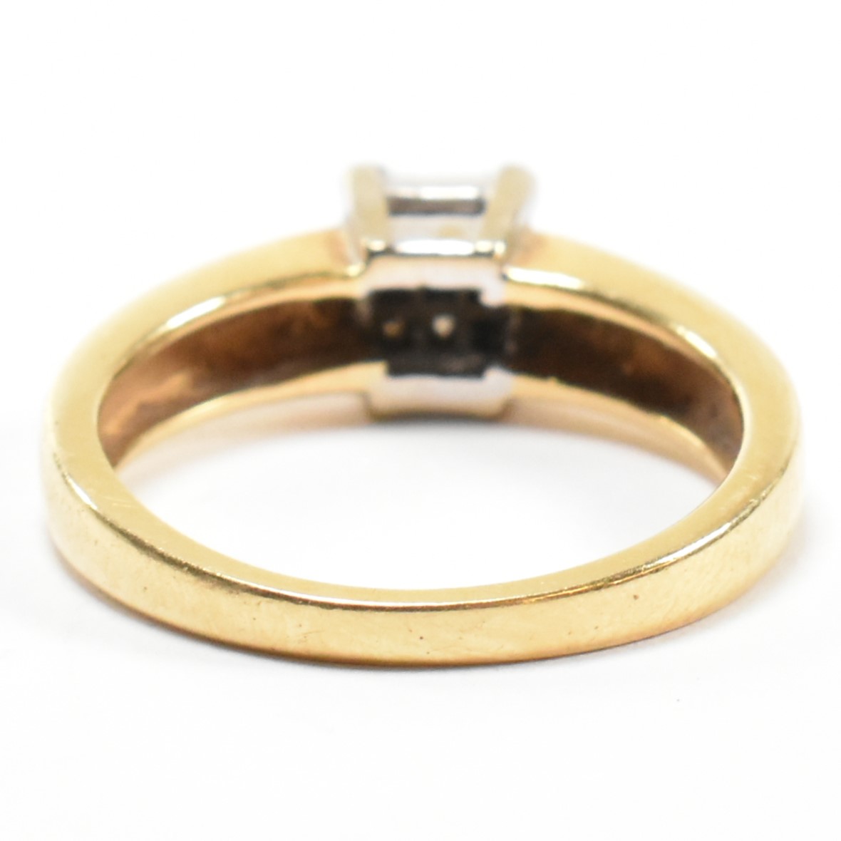 HALLMARKED 18CT GOLD & DIAMOND CLUSTER RING - Image 3 of 10