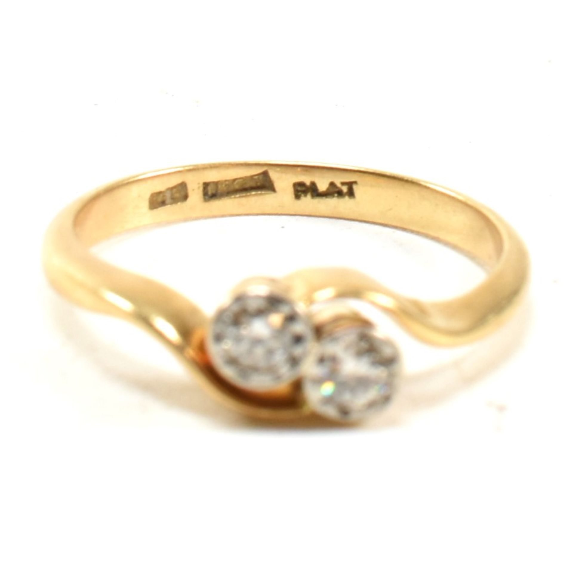 CASED 18CT GOLD PLATINUM & DIAMOND CROSSOVER RING - Bild 2 aus 8